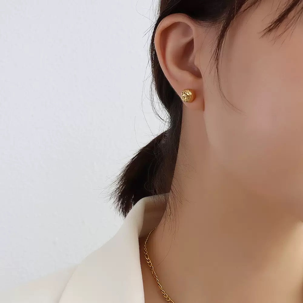 Gold Resinstud clip-on earrings by SOMIY – pain-free non-pierced jewelry for everyday wear