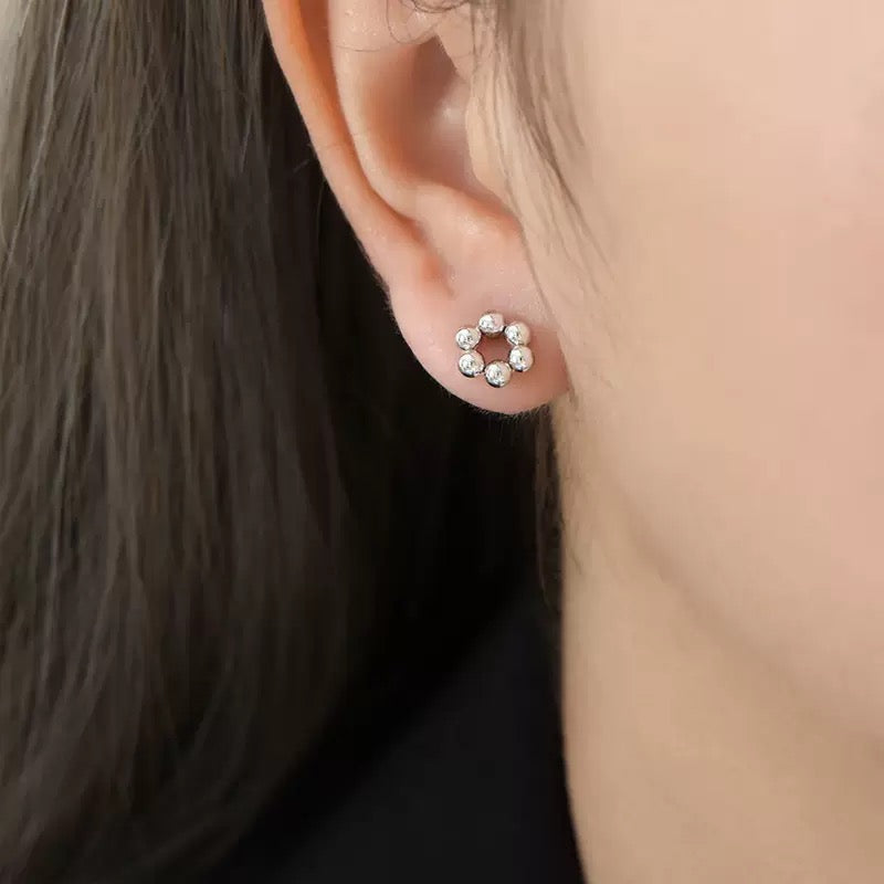 clip-on earrings by SOMIY – pain-free non-pierced jewelry for everyday wear