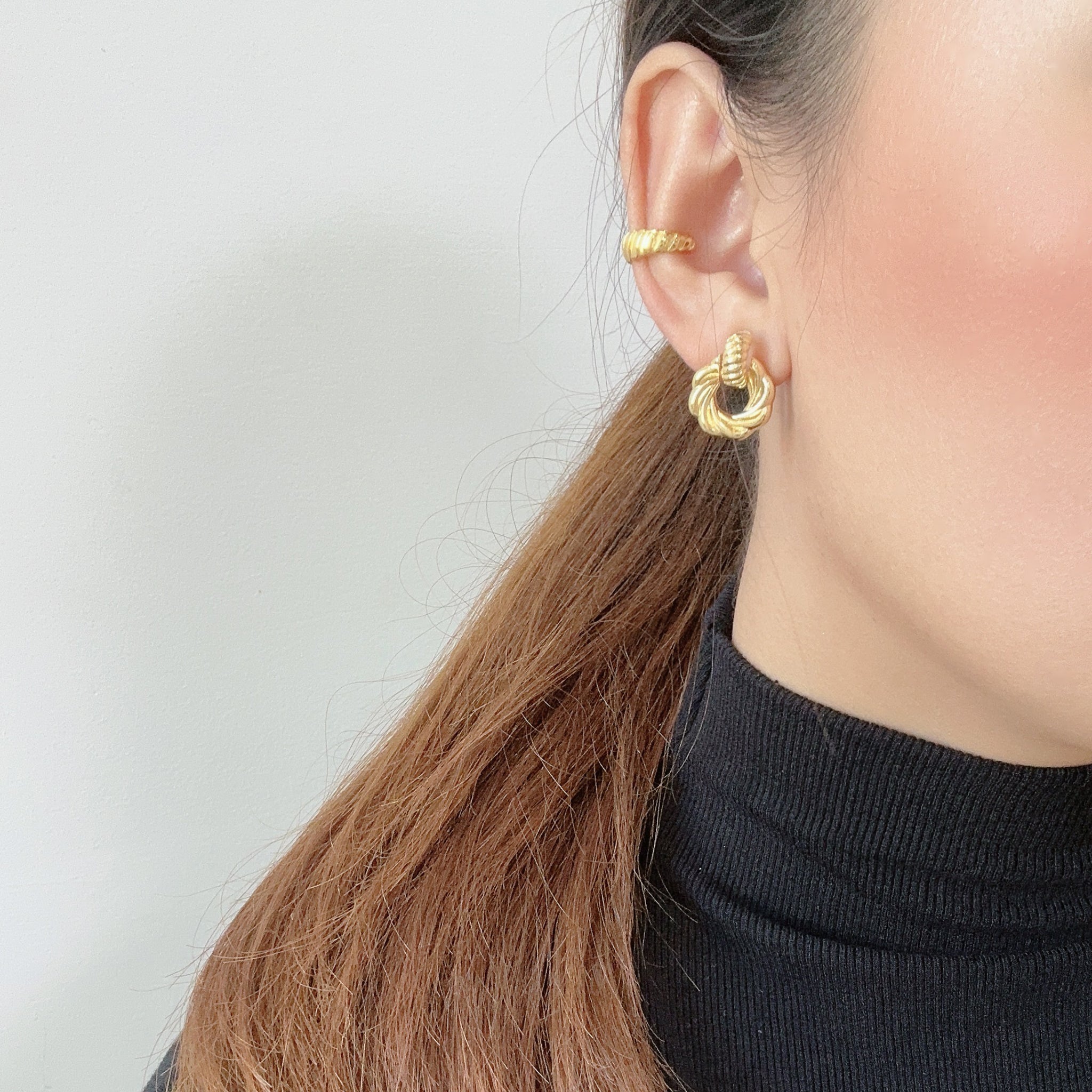ear cuff by SOMIY – modern non-pierced jewelry for all-day comfort