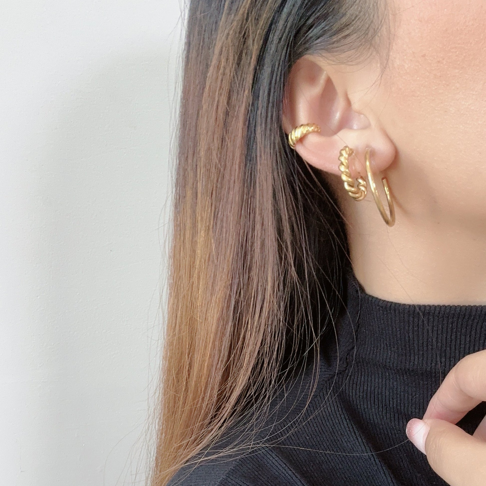 ear cuff by SOMIY – modern non-pierced jewelry for all-day comfort