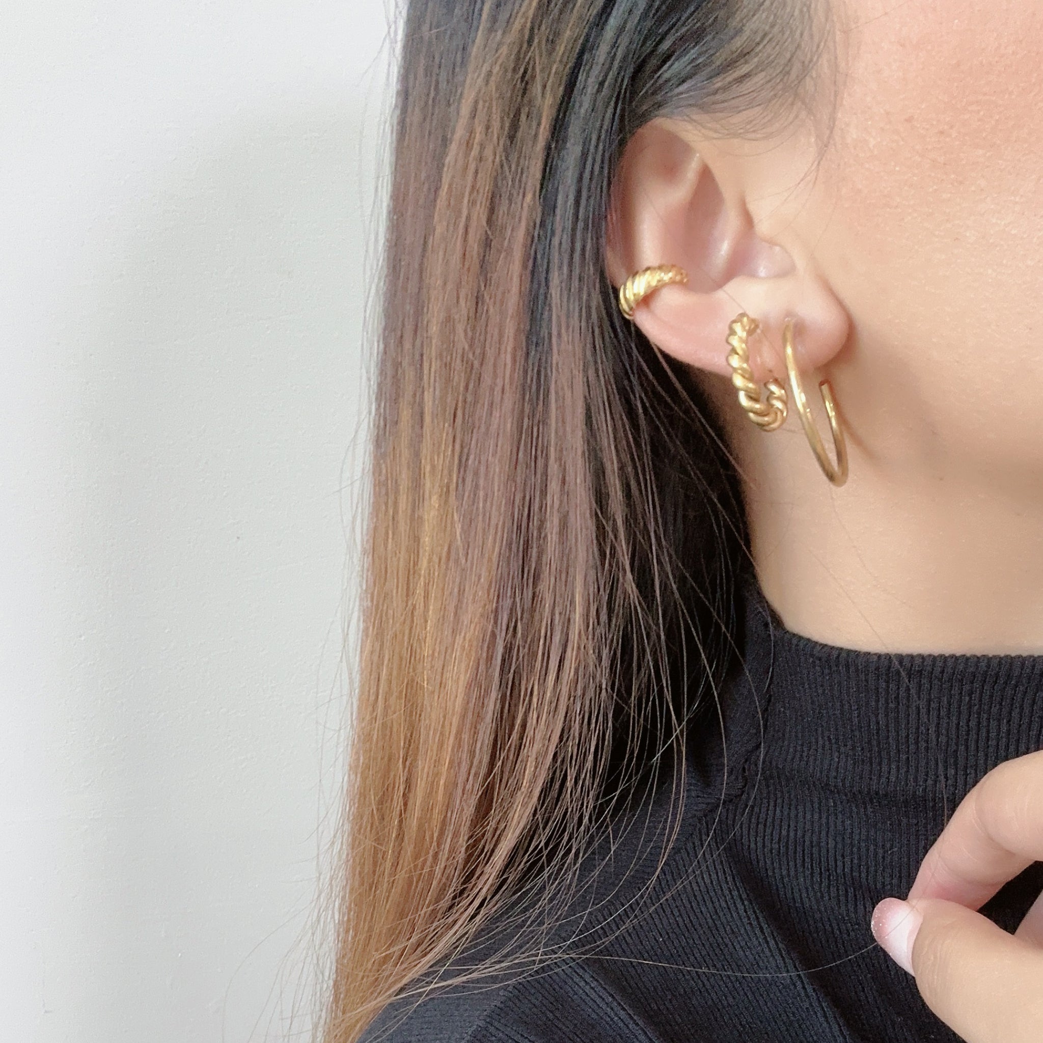 ear cuff by SOMIY – modern non-pierced jewelry for all-day comfort