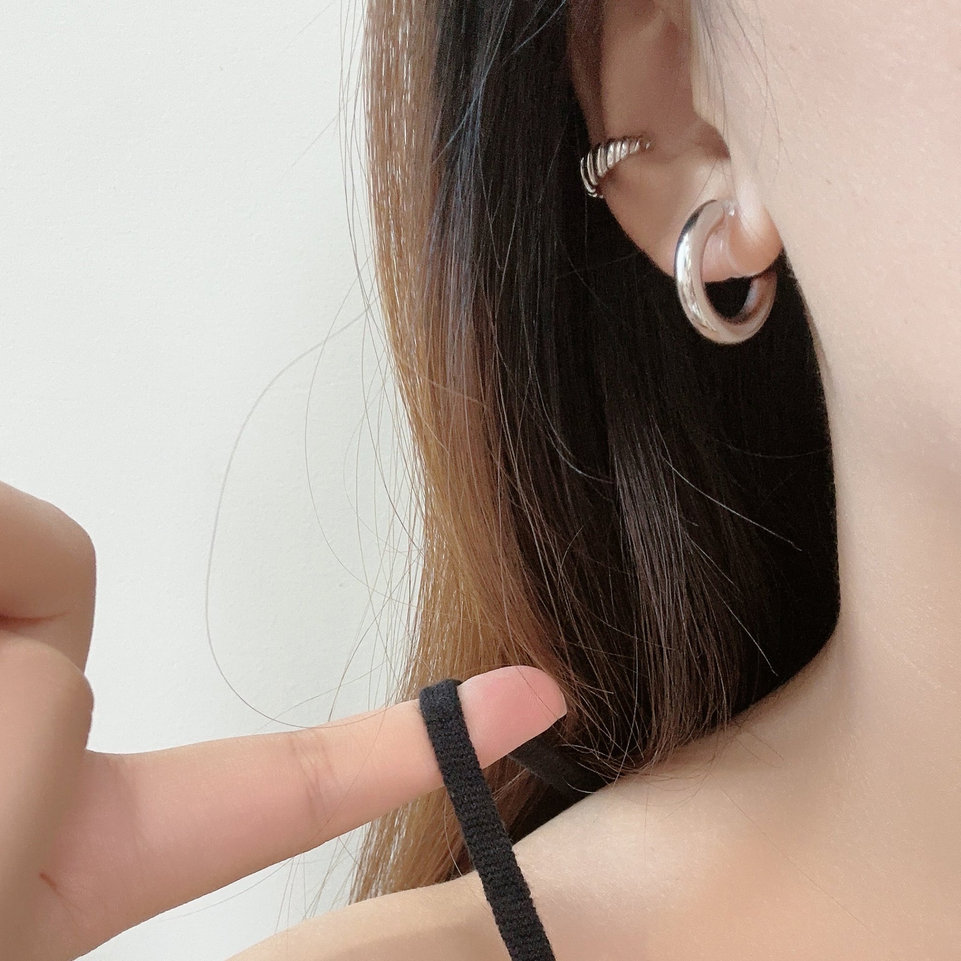ear cuff by SOMIY – modern non-pierced jewelry for all-day comfort