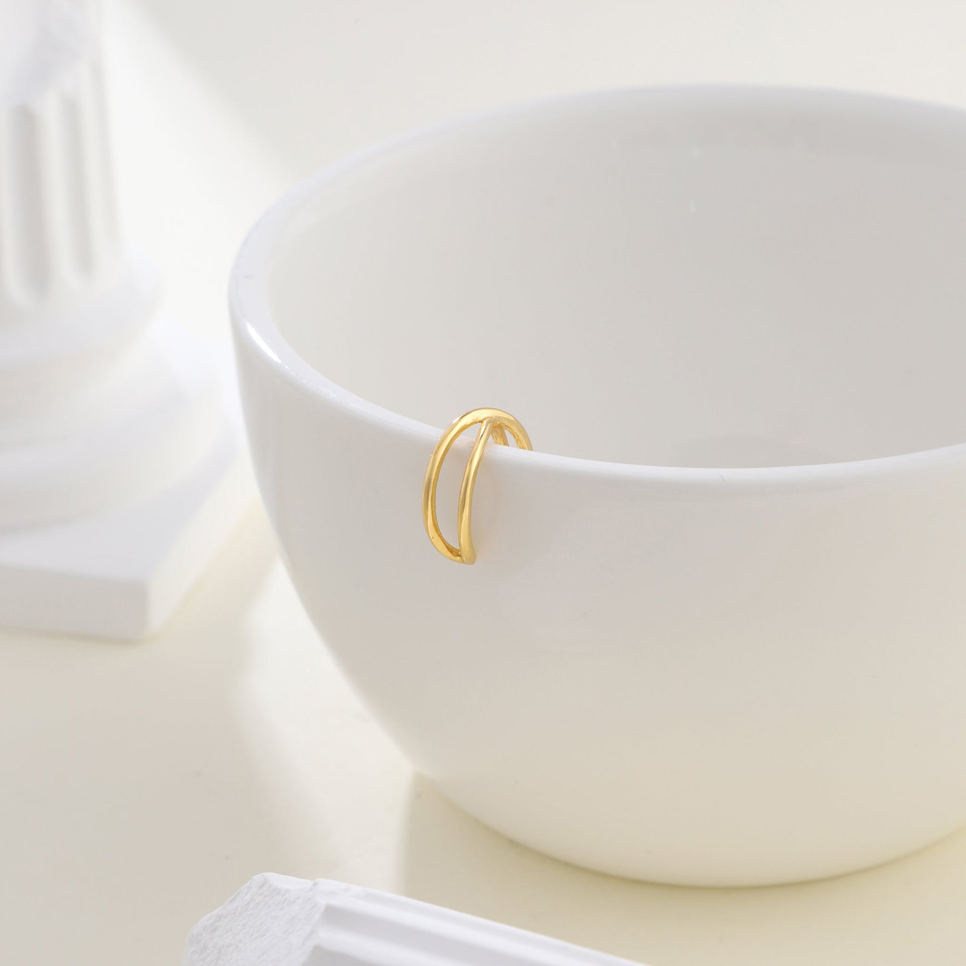 ear cuff by SOMIY – modern non-pierced jewelry for all-day comfort