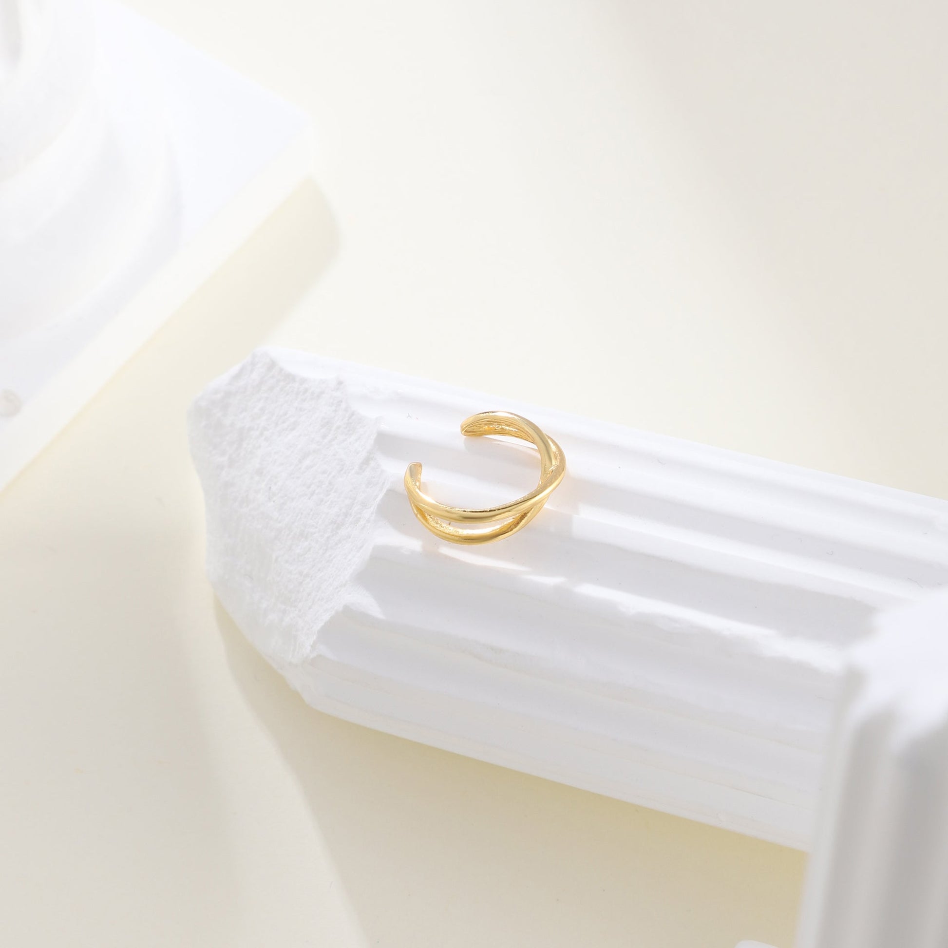 ear cuff by SOMIY – modern non-pierced jewelry for all-day comfort