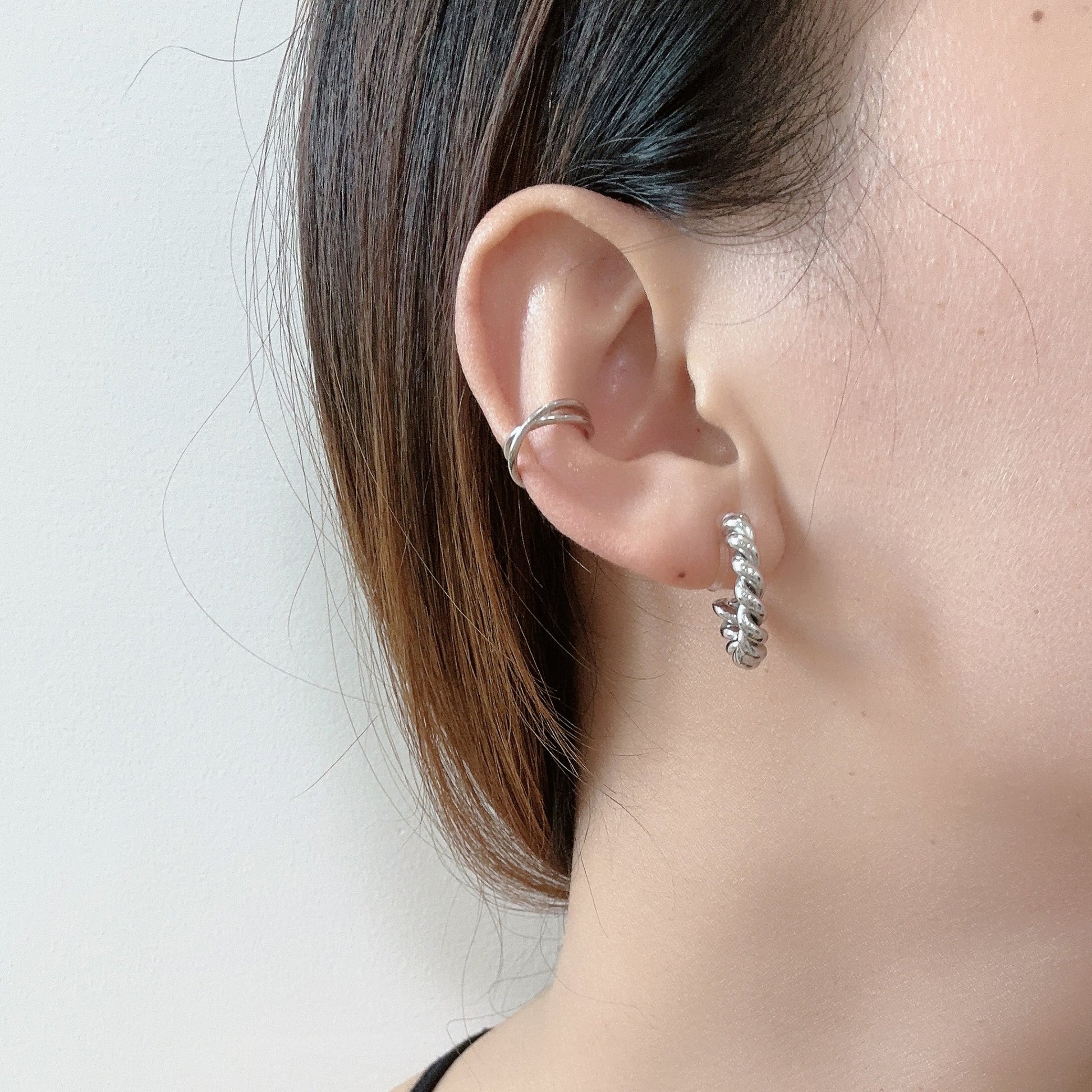 ear cuff by SOMIY – modern non-pierced jewelry for all-day comfort