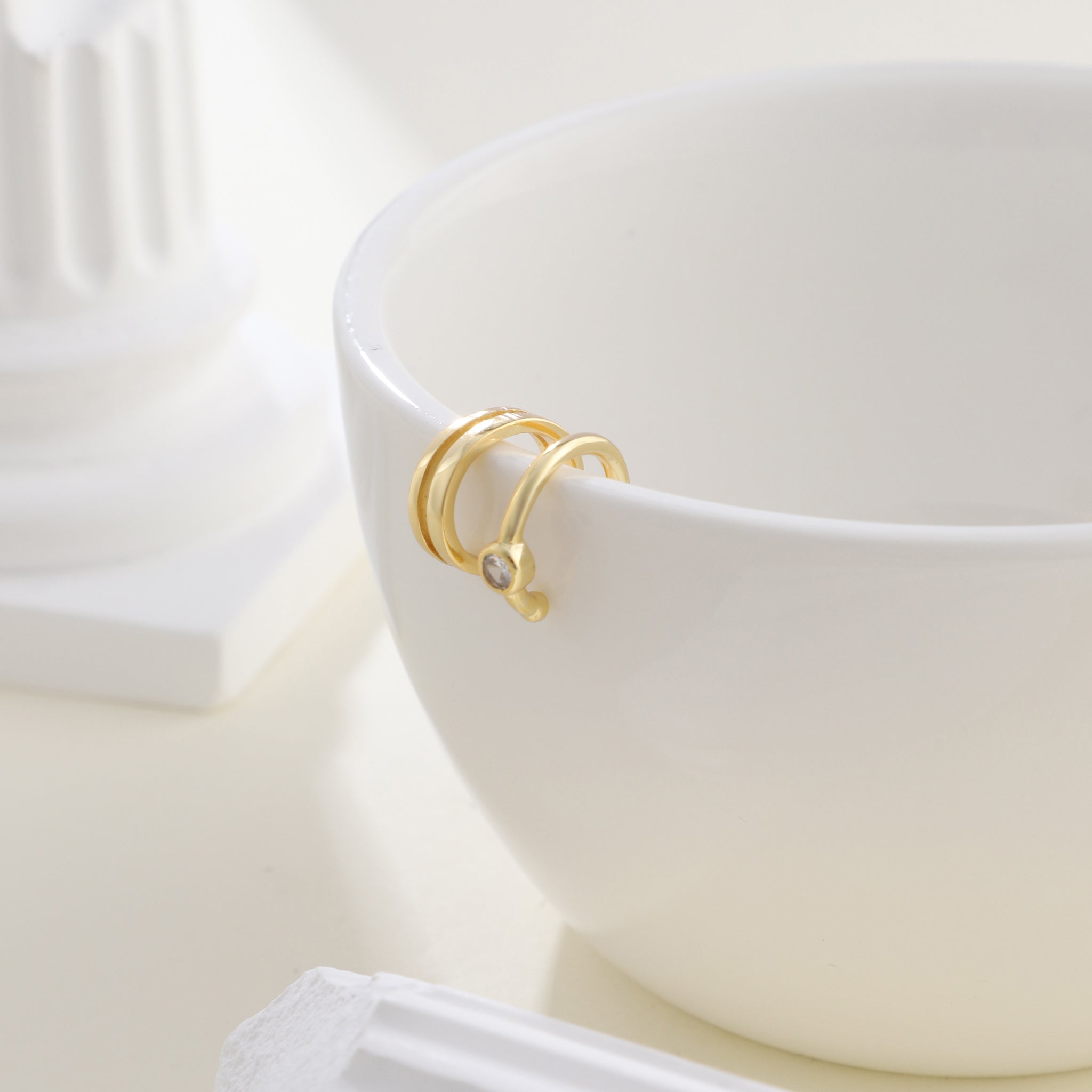 ear cuff by SOMIY – modern non-pierced jewelry for all-day comfort