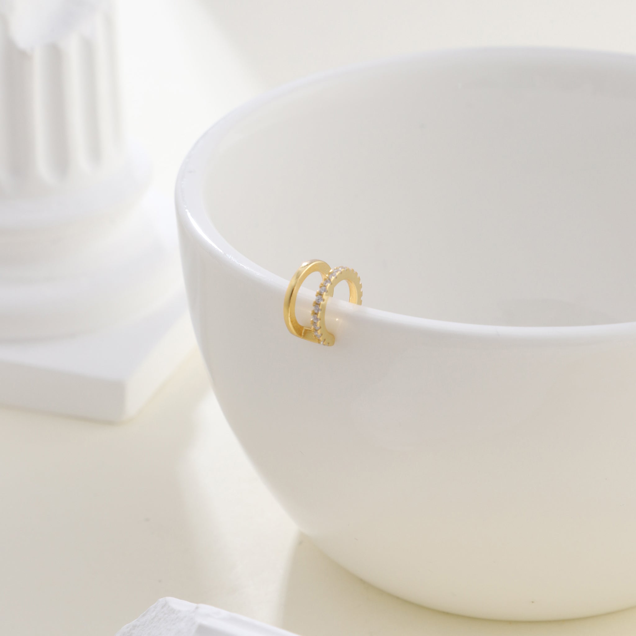 ear cuff by SOMIY – modern non-pierced jewelry for all-day comfort