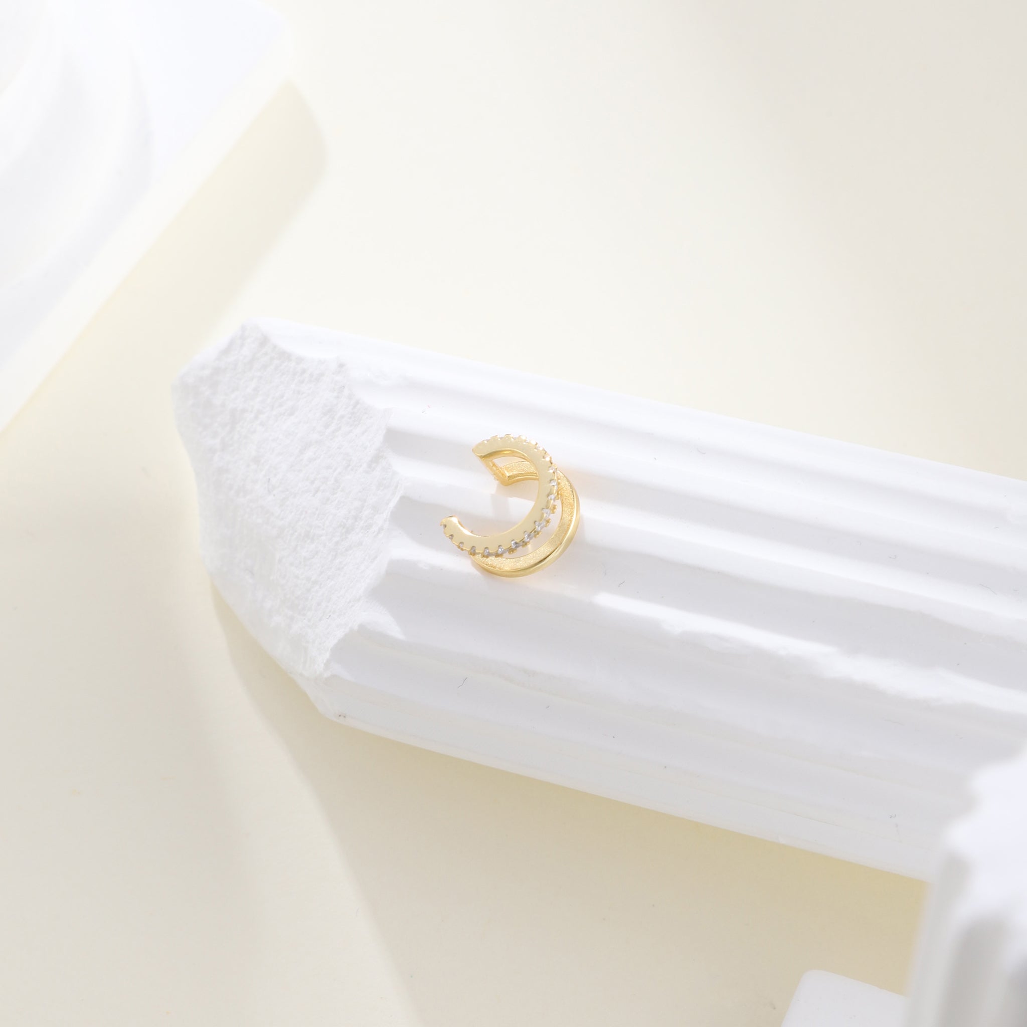 ear cuff by SOMIY – modern non-pierced jewelry for all-day comfort