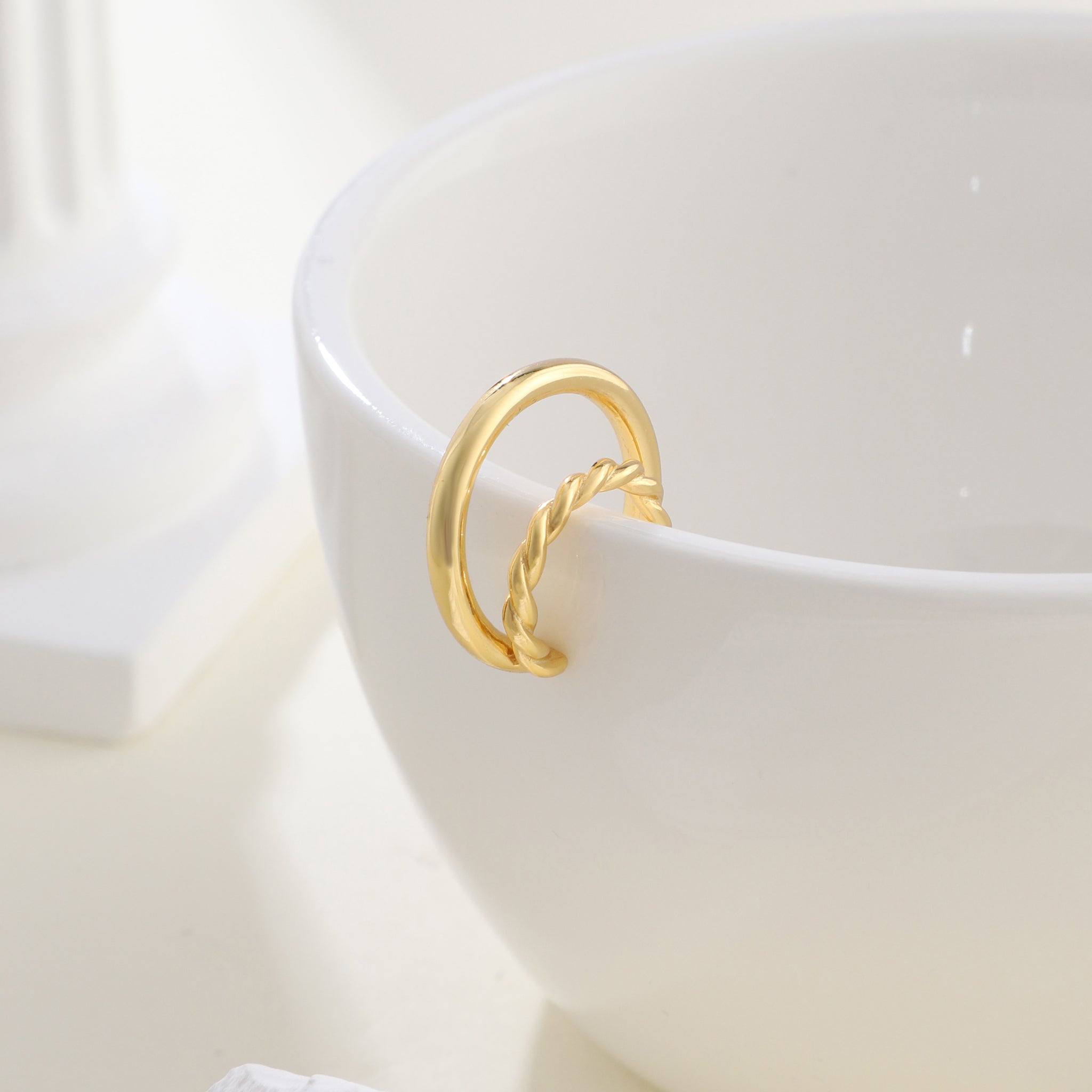 ear cuff by SOMIY – modern non-pierced jewelry for all-day comfort