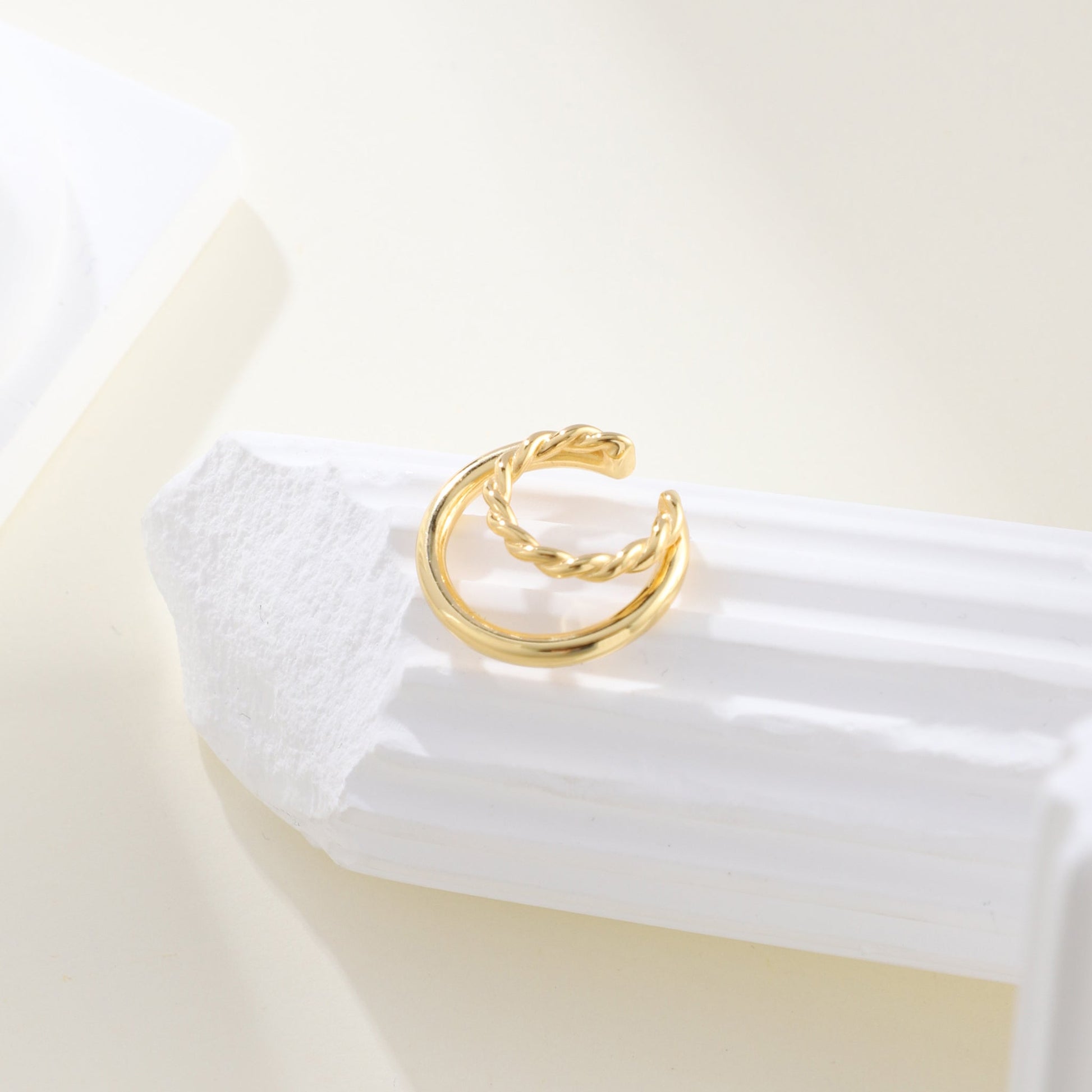 ear cuff by SOMIY – modern non-pierced jewelry for all-day comfort