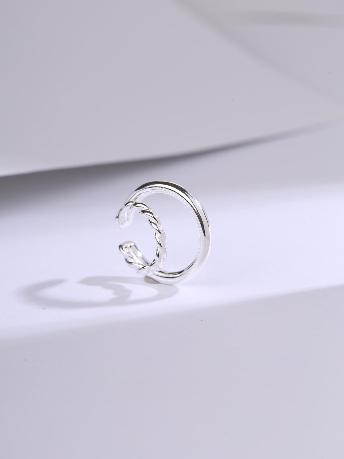 ear cuff by SOMIY – modern non-pierced jewelry for all-day comfort