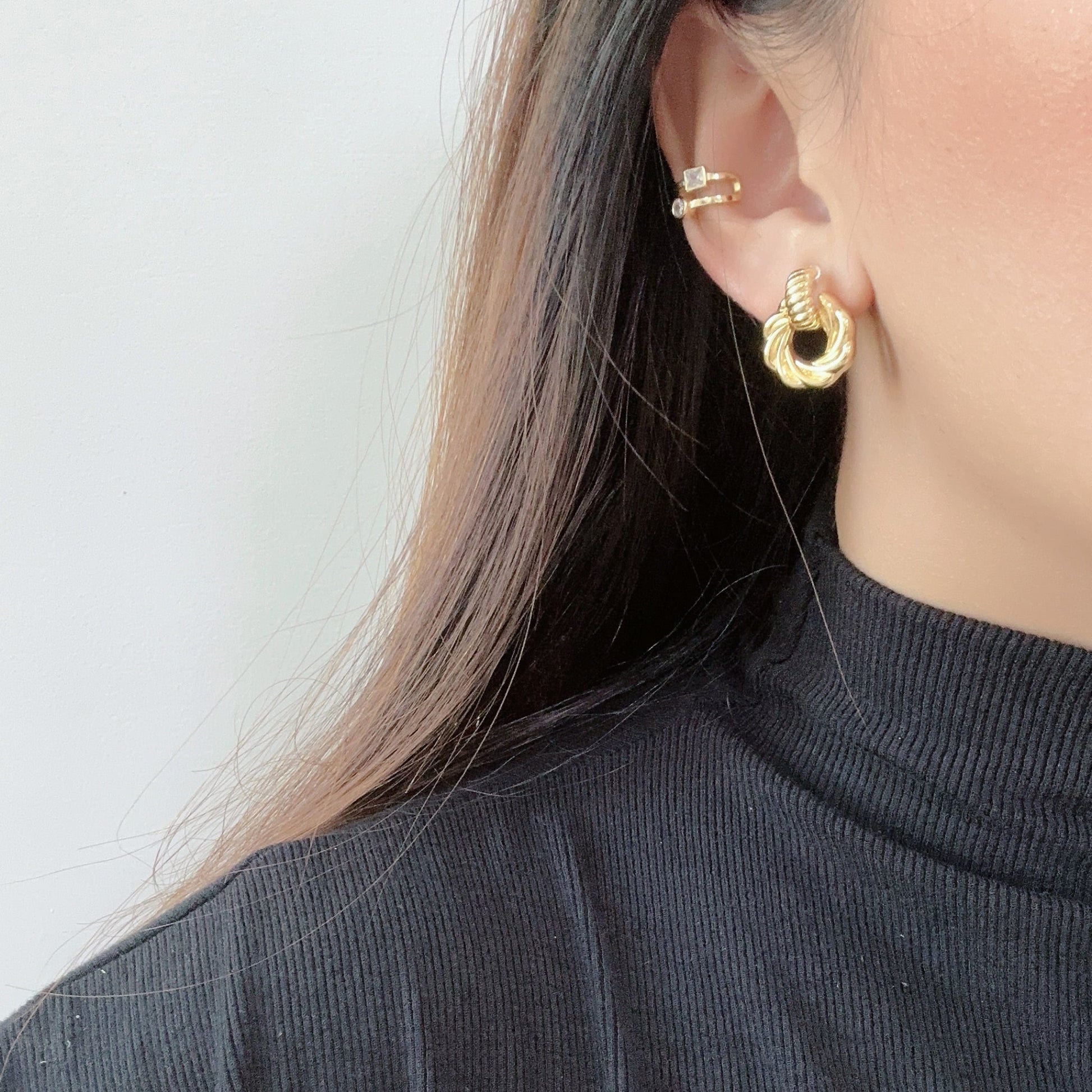 Goldear cuff by SOMIY – modern non-pierced jewelry for all-day comfort