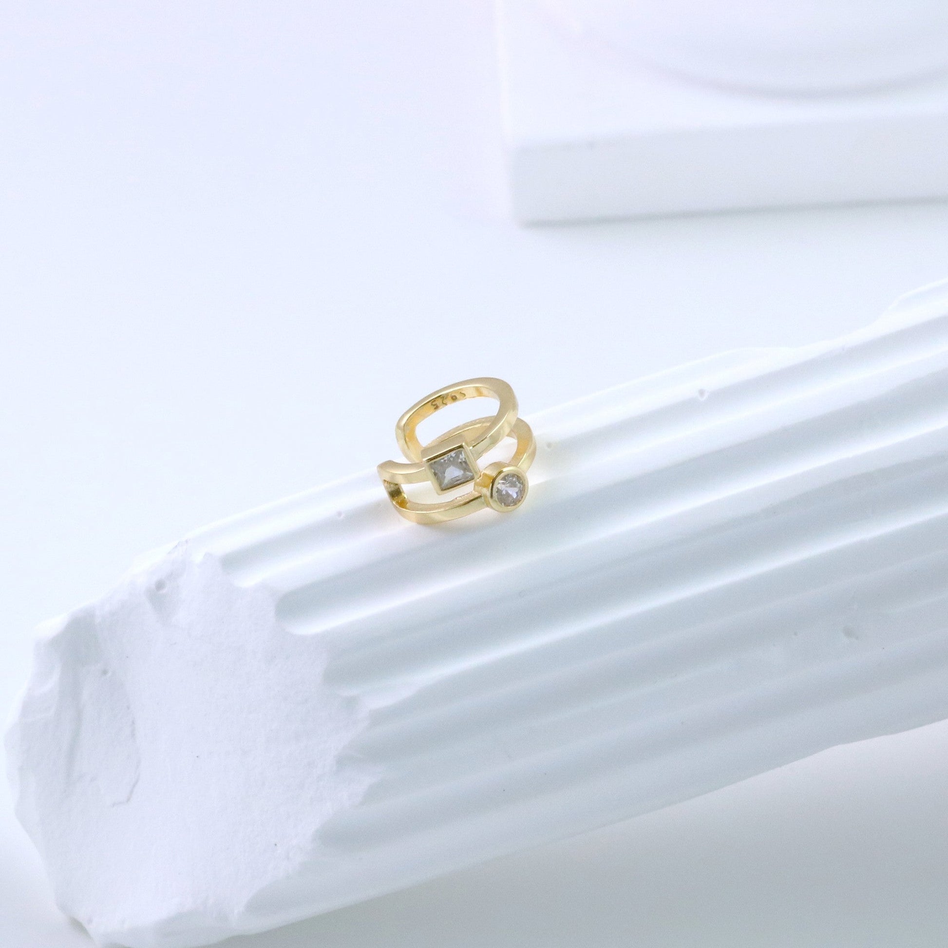 Goldear cuff by SOMIY – modern non-pierced jewelry for all-day comfort