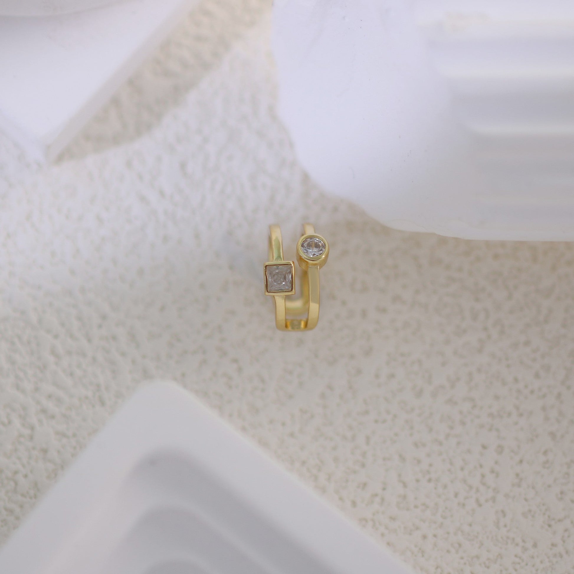 Goldear cuff by SOMIY – modern non-pierced jewelry for all-day comfort