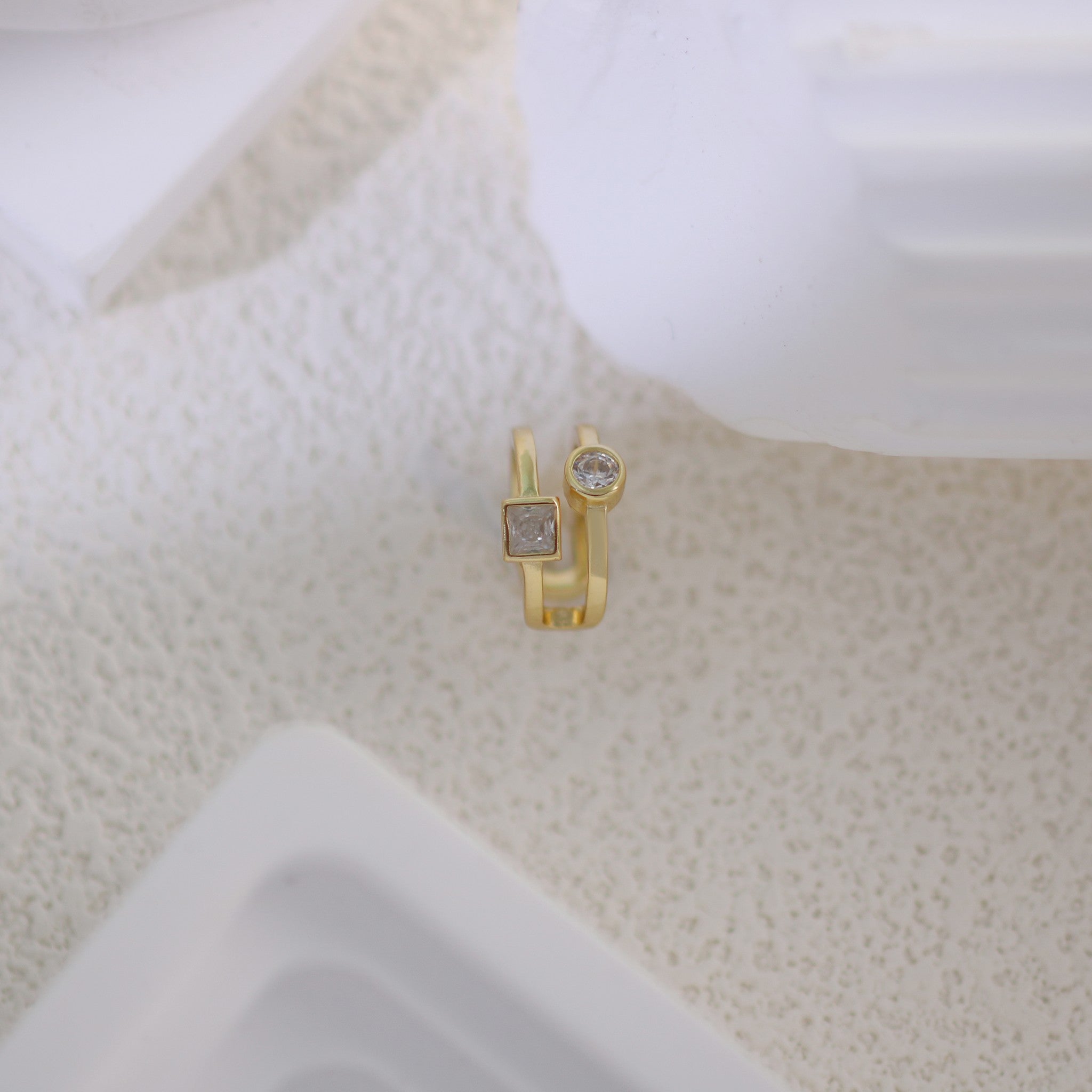 Goldear cuff by SOMIY – modern non-pierced jewelry for all-day comfort