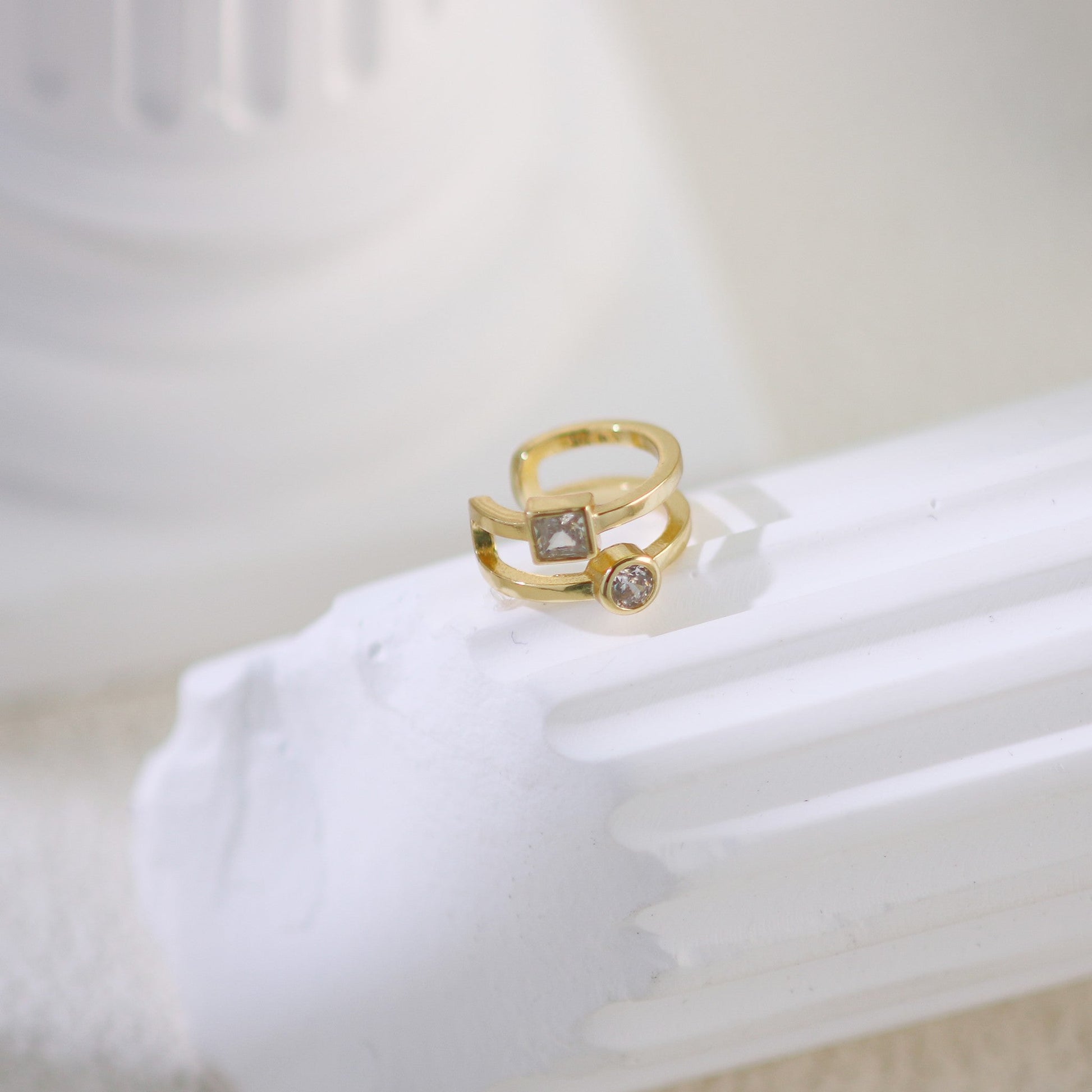 Goldear cuff by SOMIY – modern non-pierced jewelry for all-day comfort