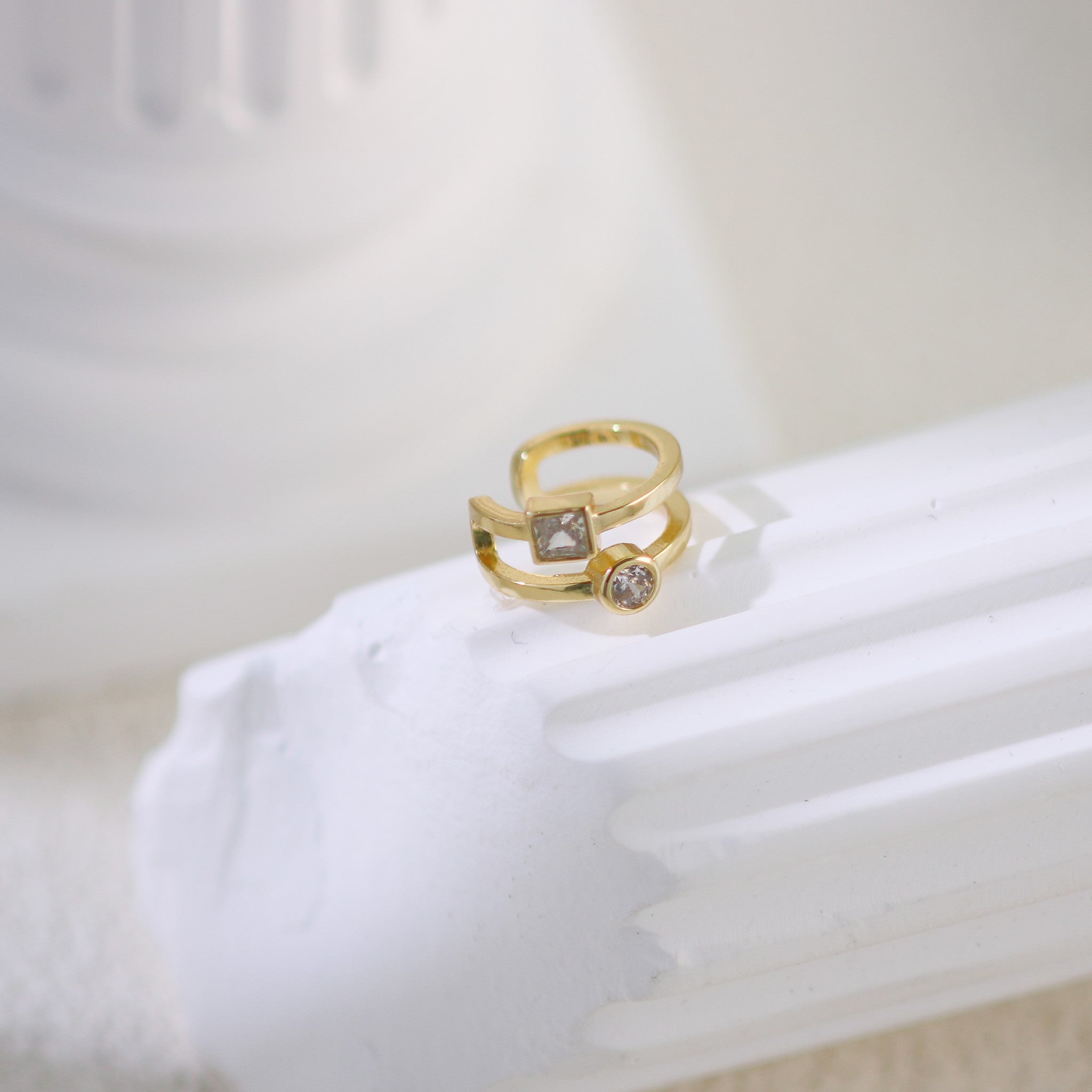 Goldear cuff by SOMIY – modern non-pierced jewelry for all-day comfort