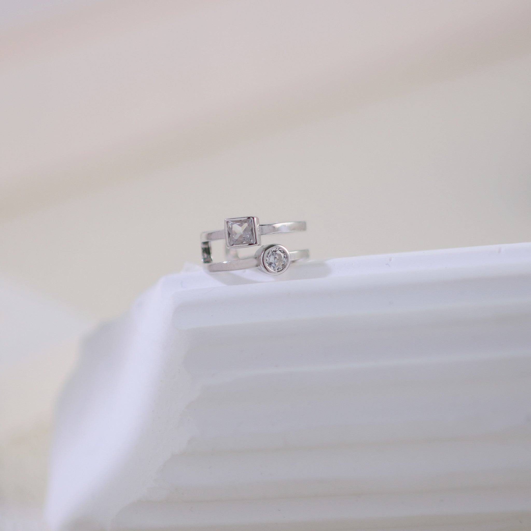 Goldear cuff by SOMIY – modern non-pierced jewelry for all-day comfort