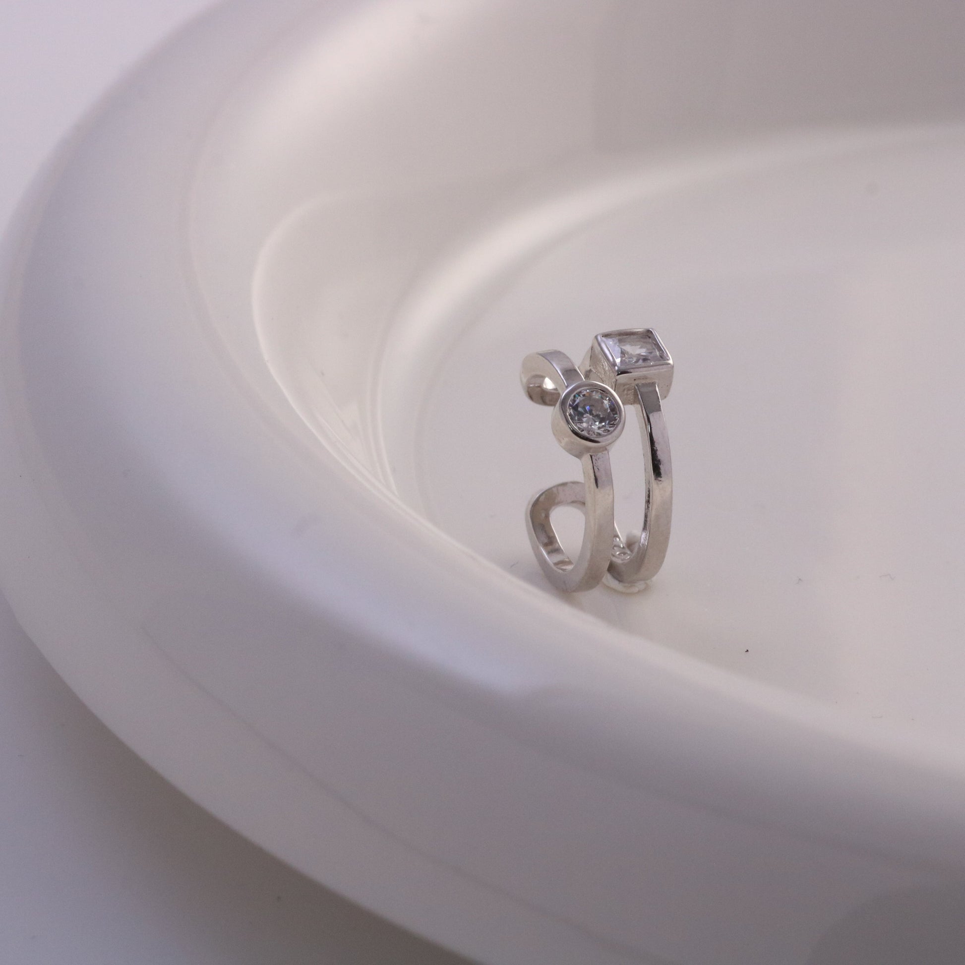 Goldear cuff by SOMIY – modern non-pierced jewelry for all-day comfort