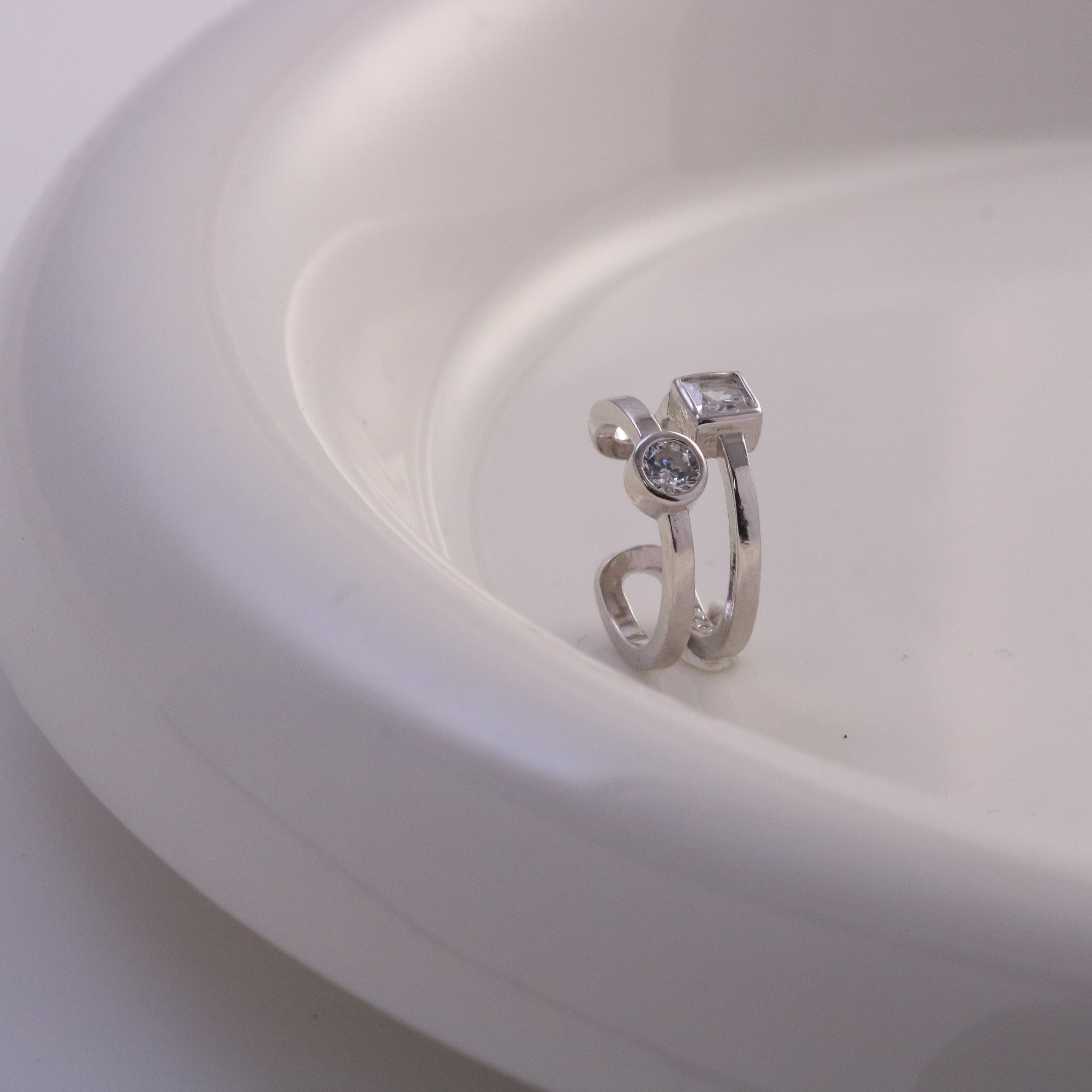 Goldear cuff by SOMIY – modern non-pierced jewelry for all-day comfort