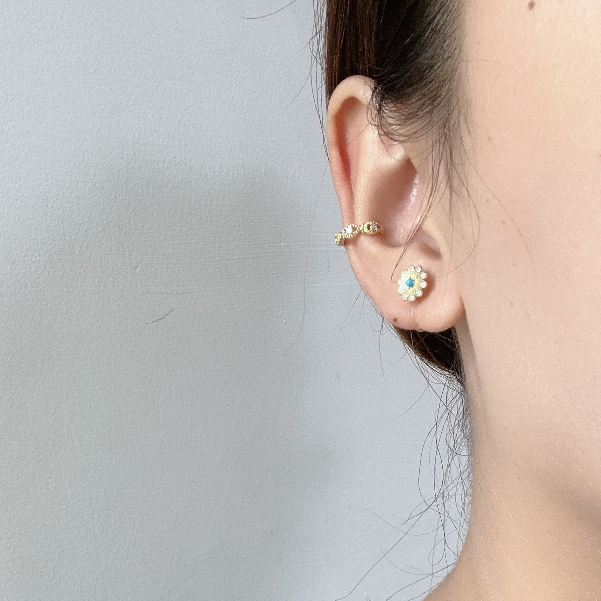 ear cuff by SOMIY – modern non-pierced jewelry for all-day comfort