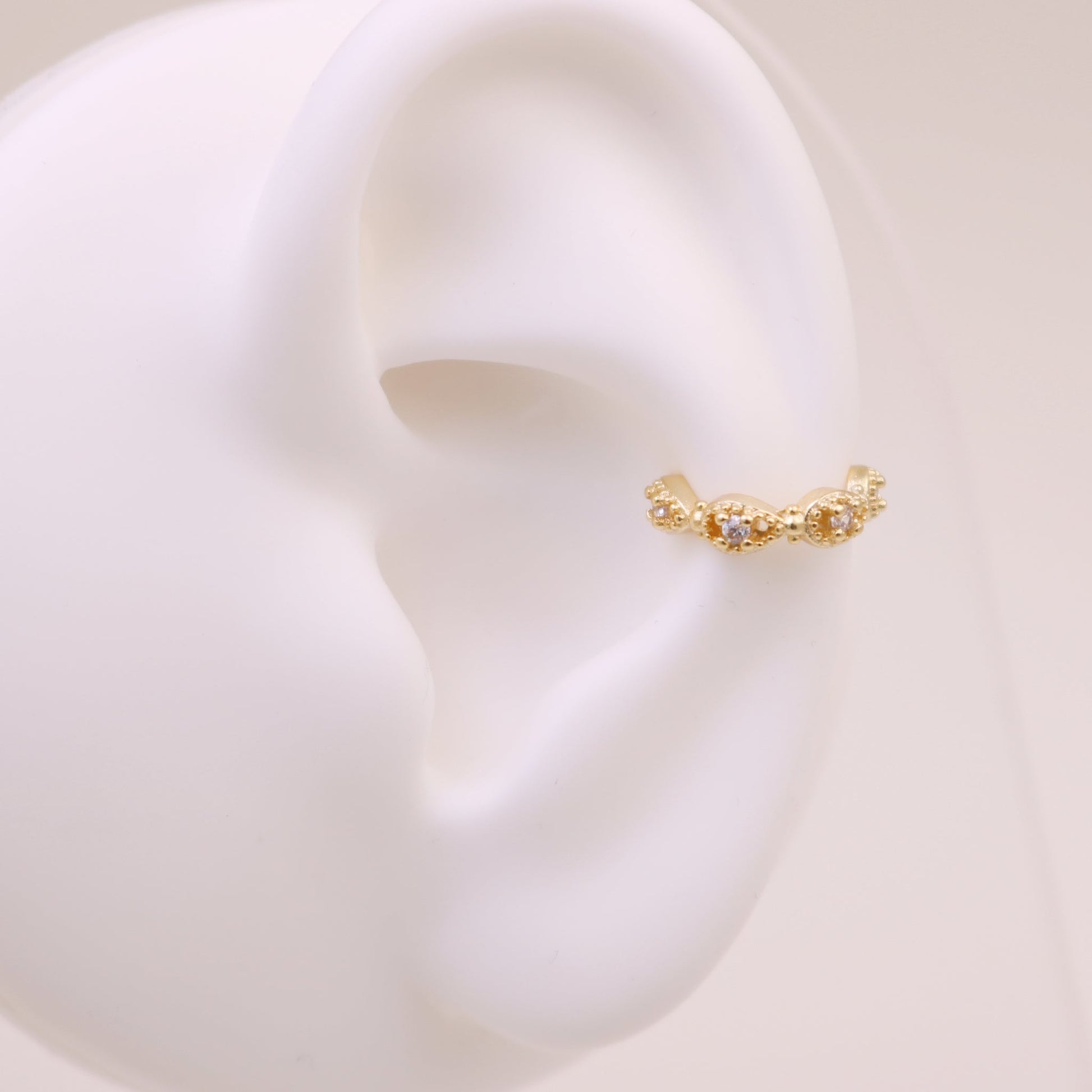 ear cuff by SOMIY – modern non-pierced jewelry for all-day comfort