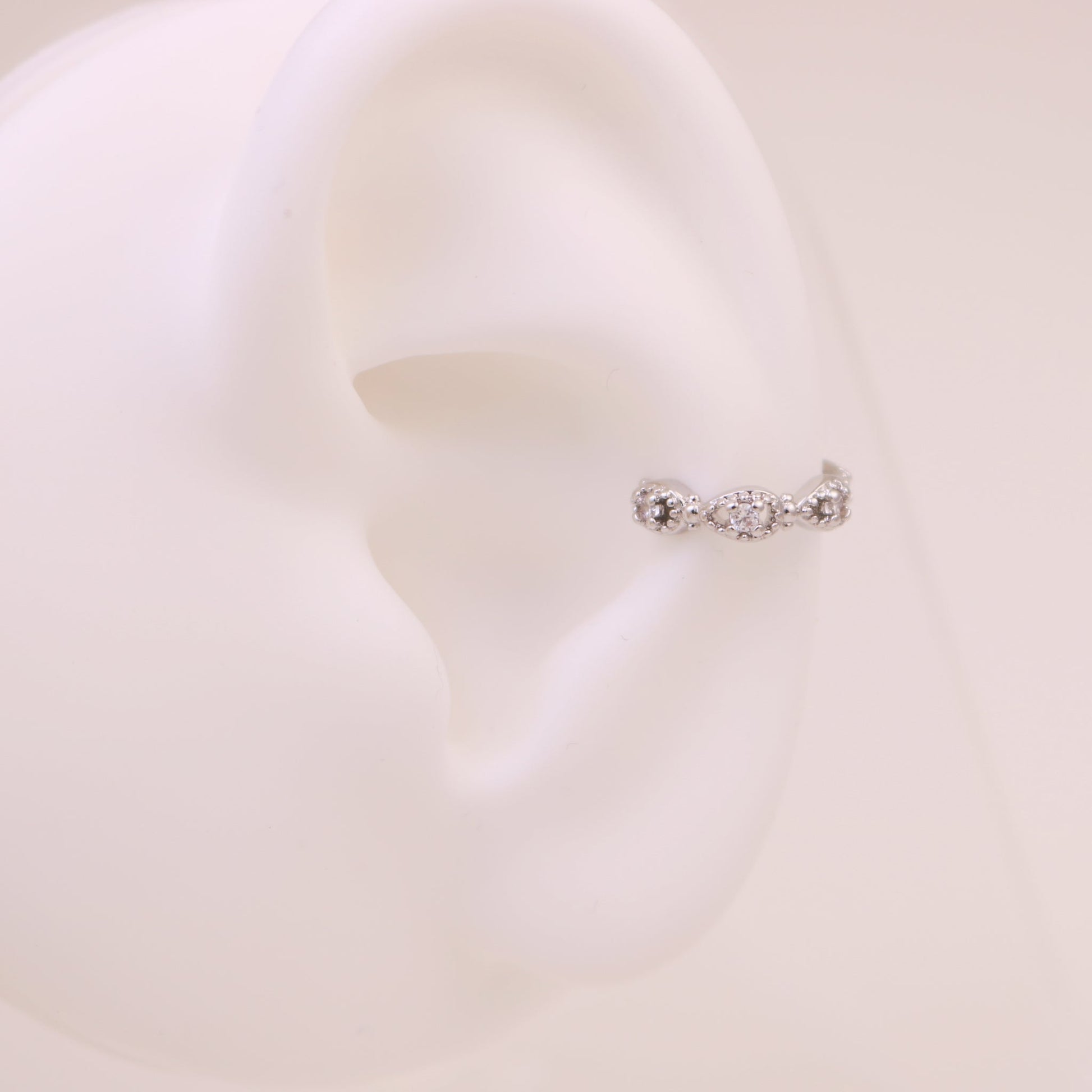 ear cuff by SOMIY – modern non-pierced jewelry for all-day comfort