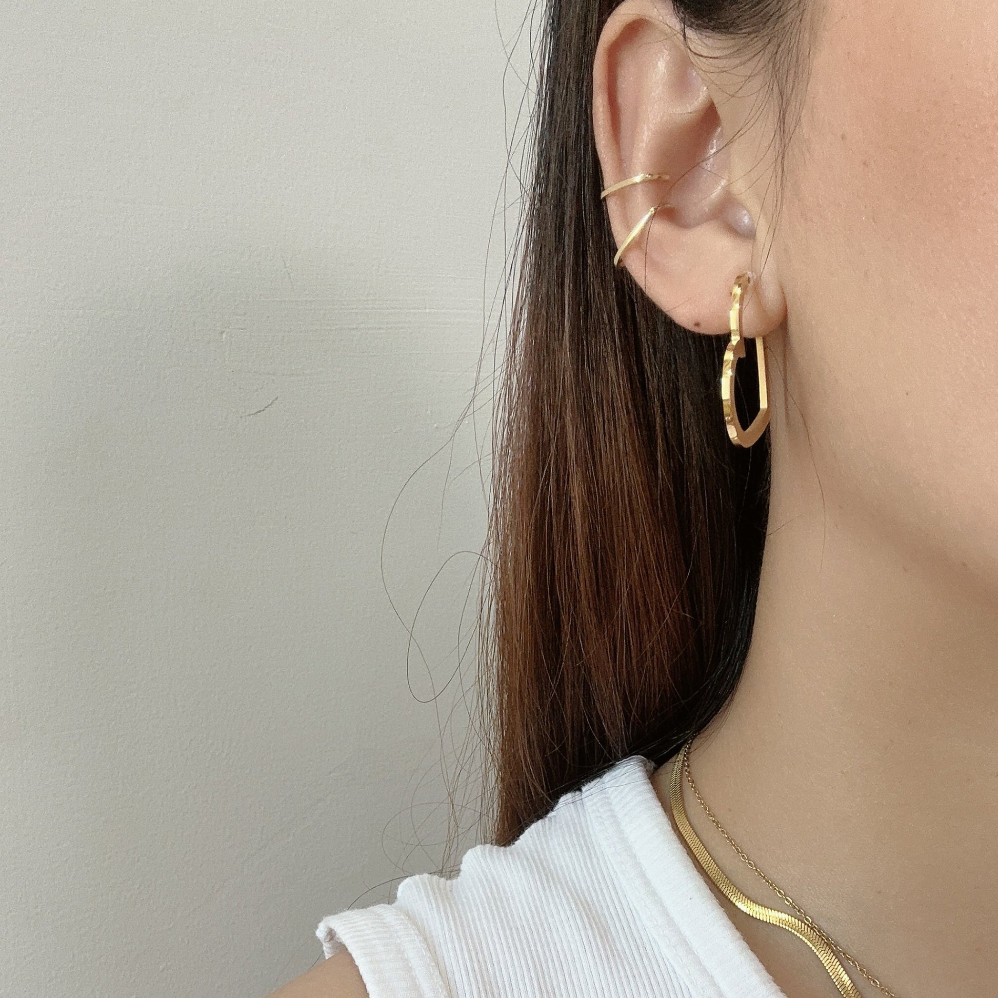 ear cuff by SOMIY – modern non-pierced jewelry for all-day comfort