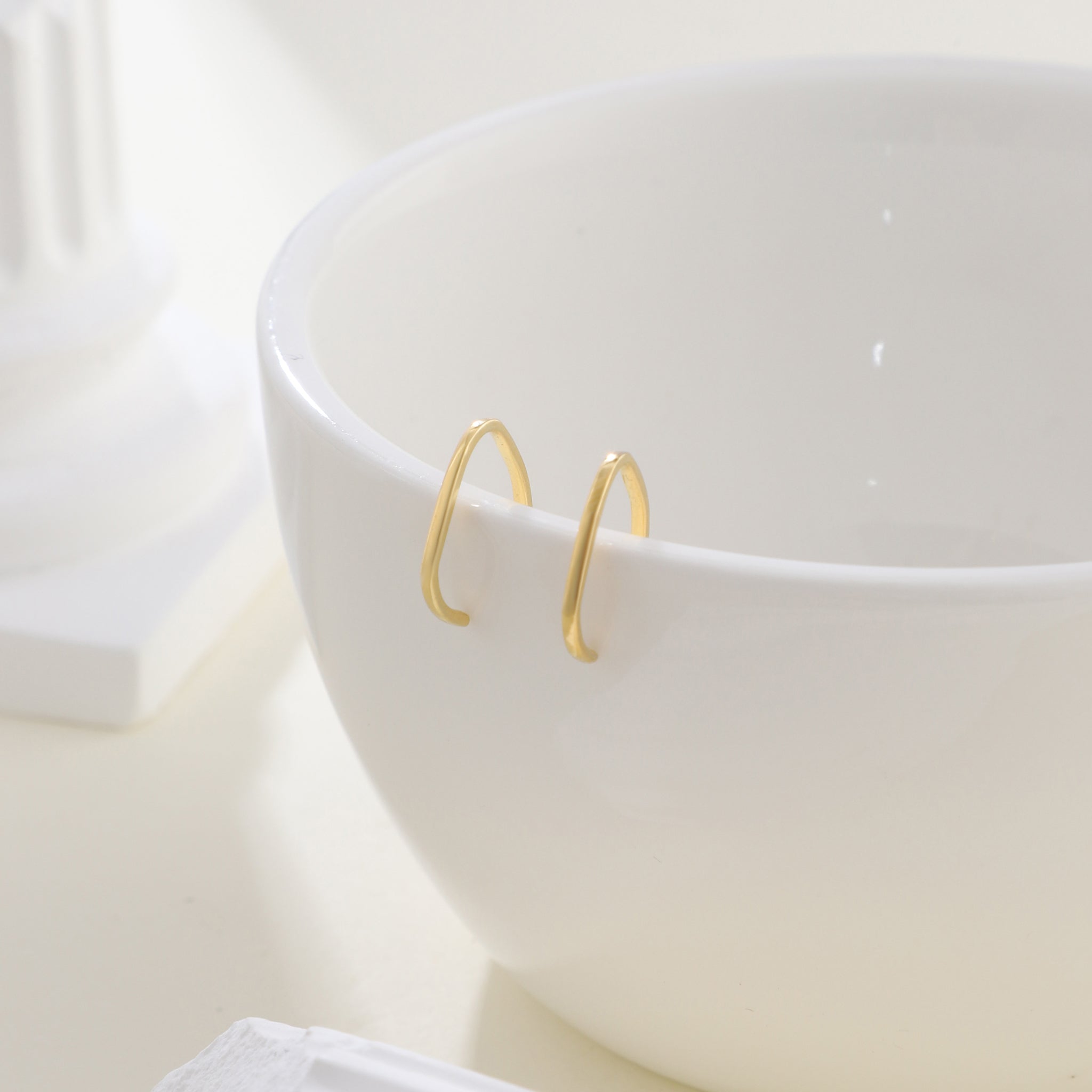 ear cuff by SOMIY – modern non-pierced jewelry for all-day comfort