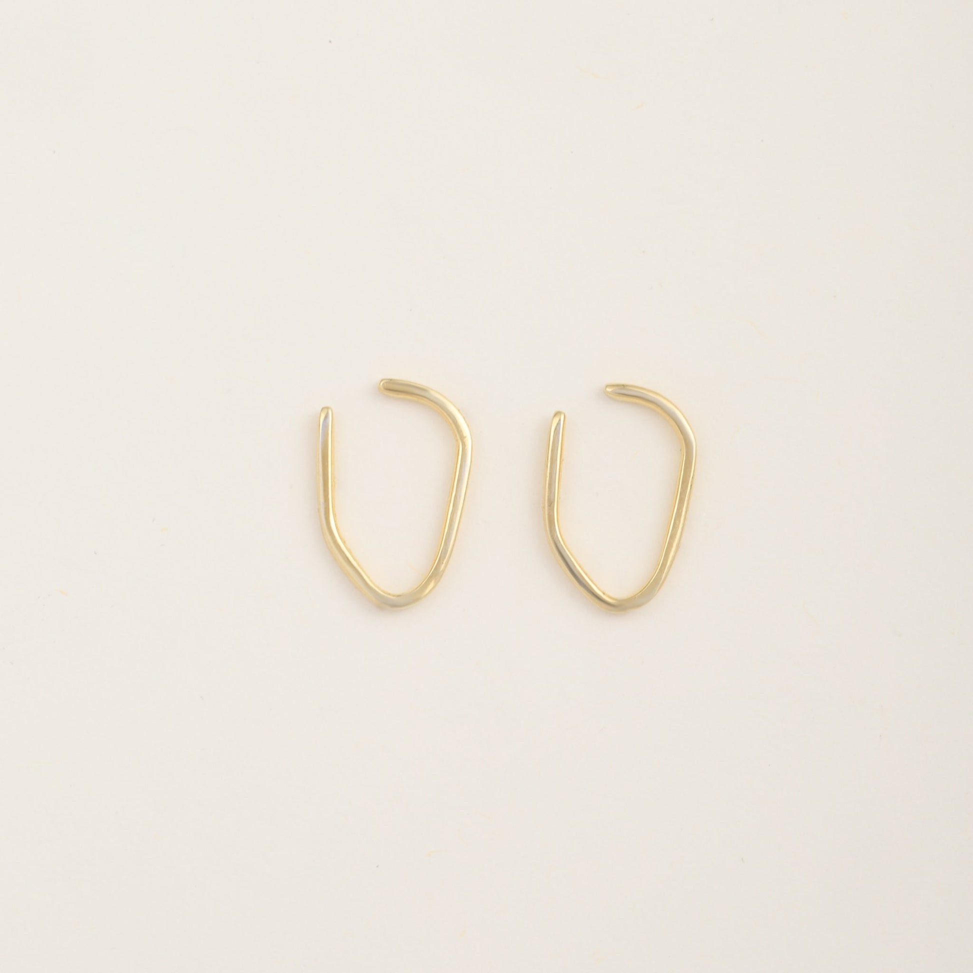 ear cuff by SOMIY – modern non-pierced jewelry for all-day comfort