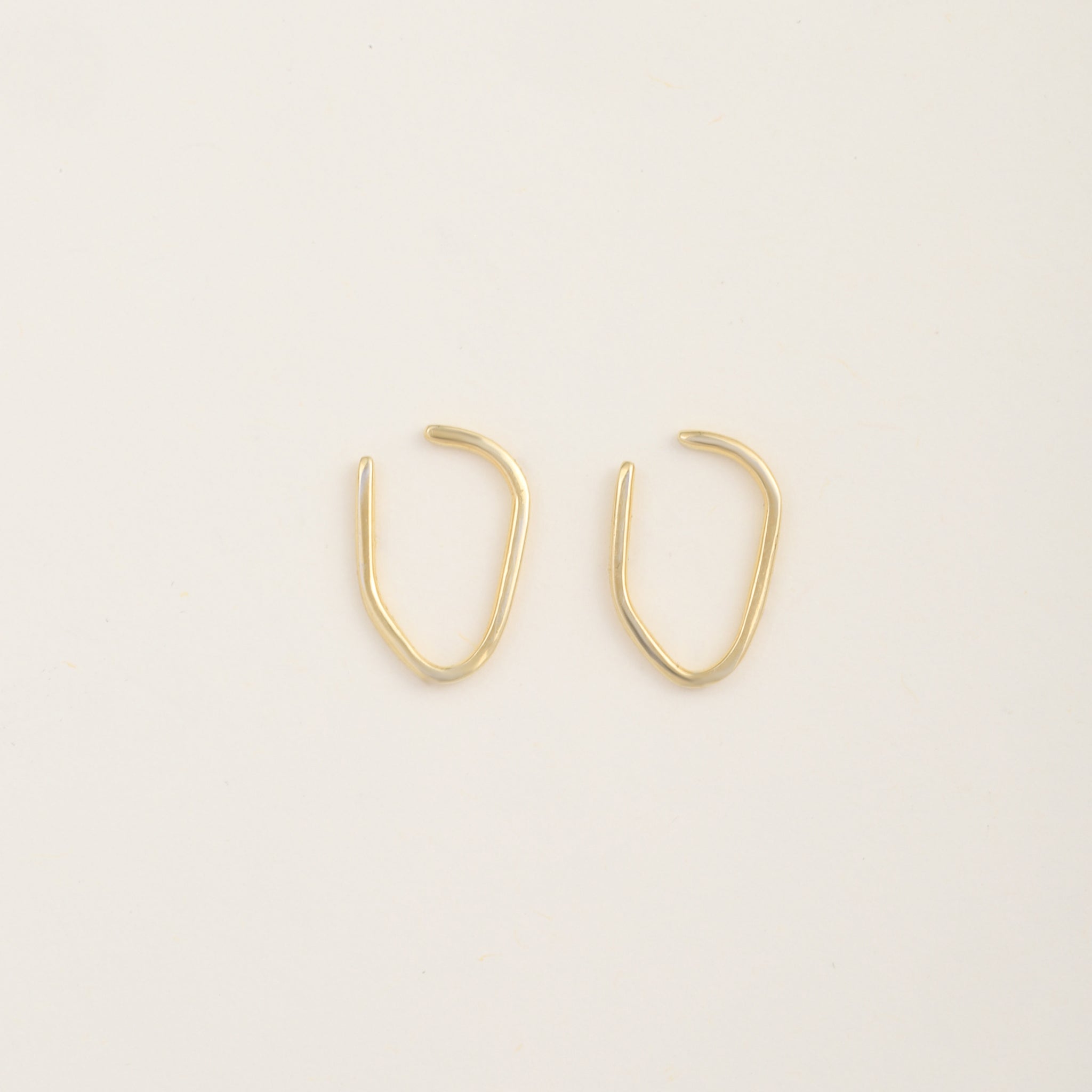 ear cuff by SOMIY – modern non-pierced jewelry for all-day comfort