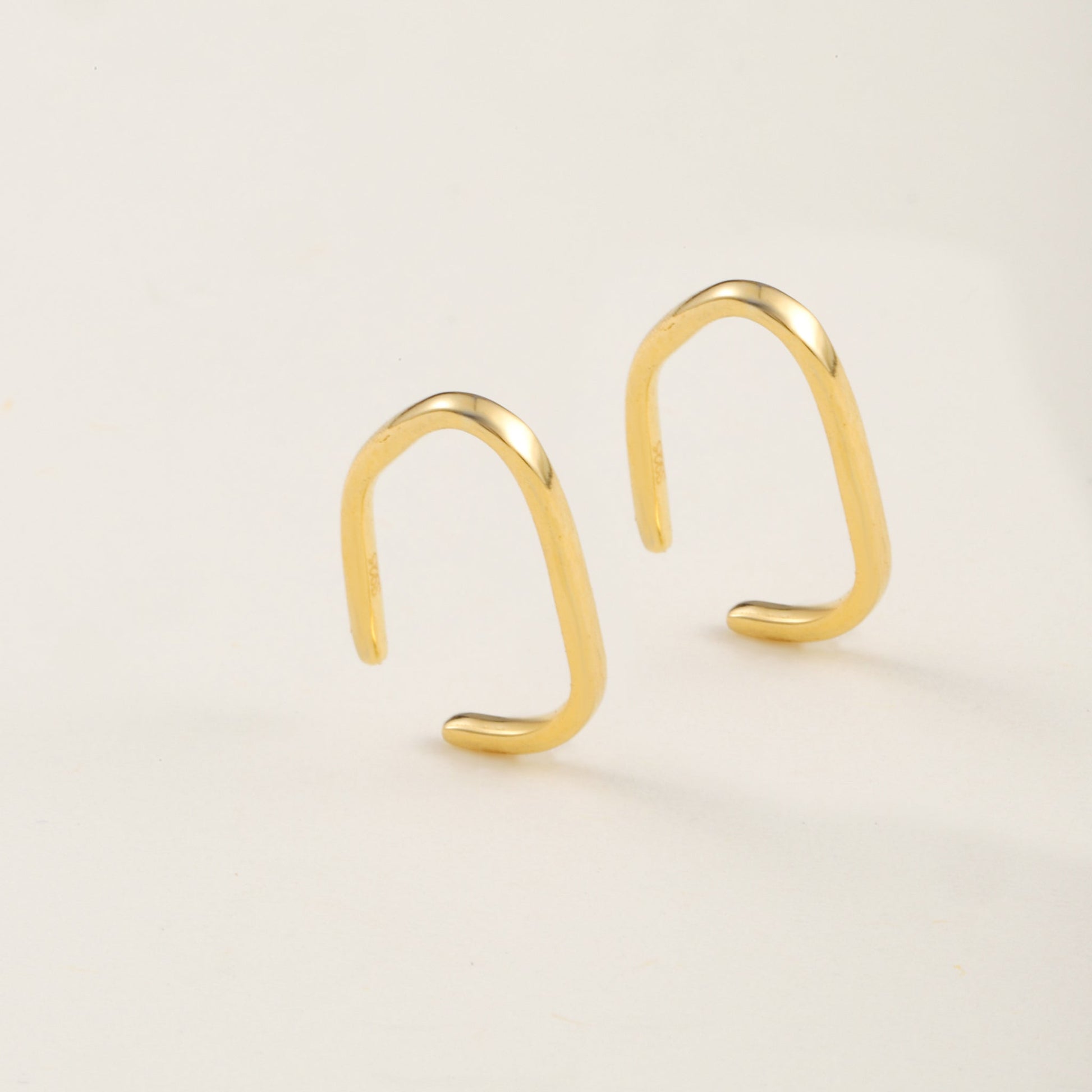 ear cuff by SOMIY – modern non-pierced jewelry for all-day comfort