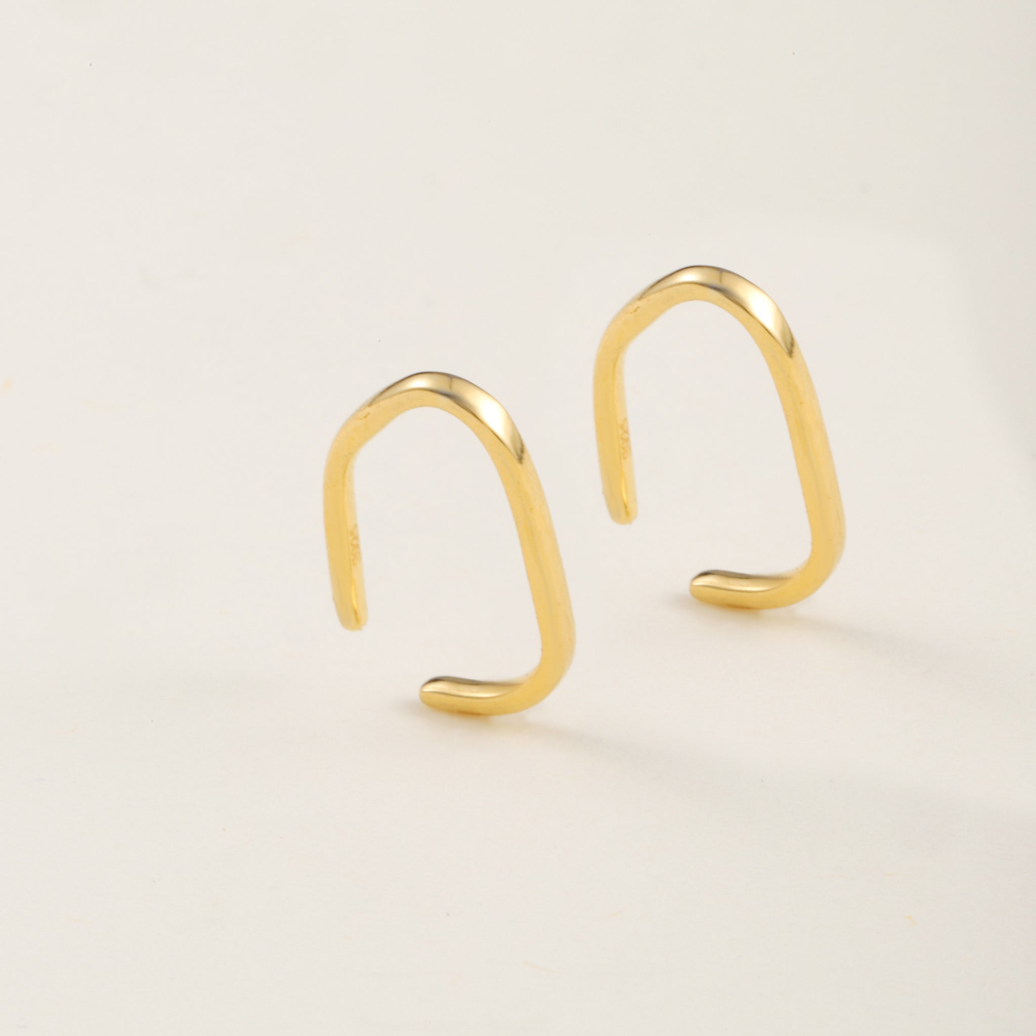 ear cuff by SOMIY – modern non-pierced jewelry for all-day comfort