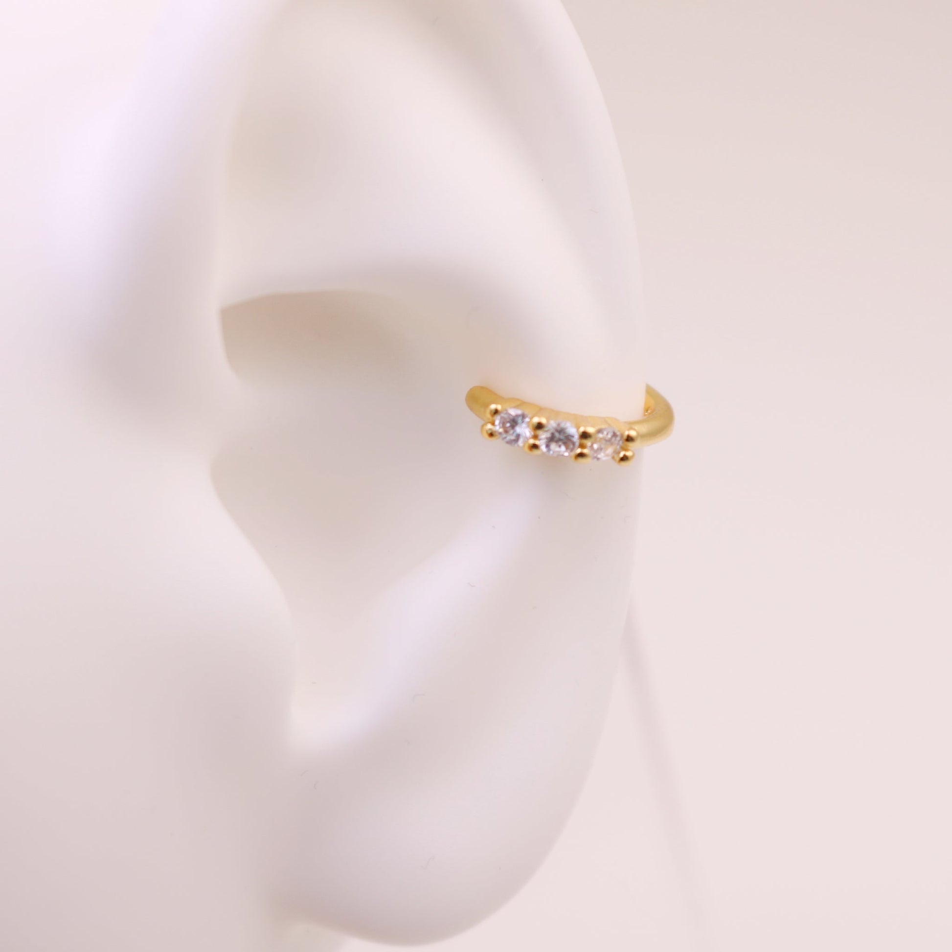 ear cuff by SOMIY – modern non-pierced jewelry for all-day comfort