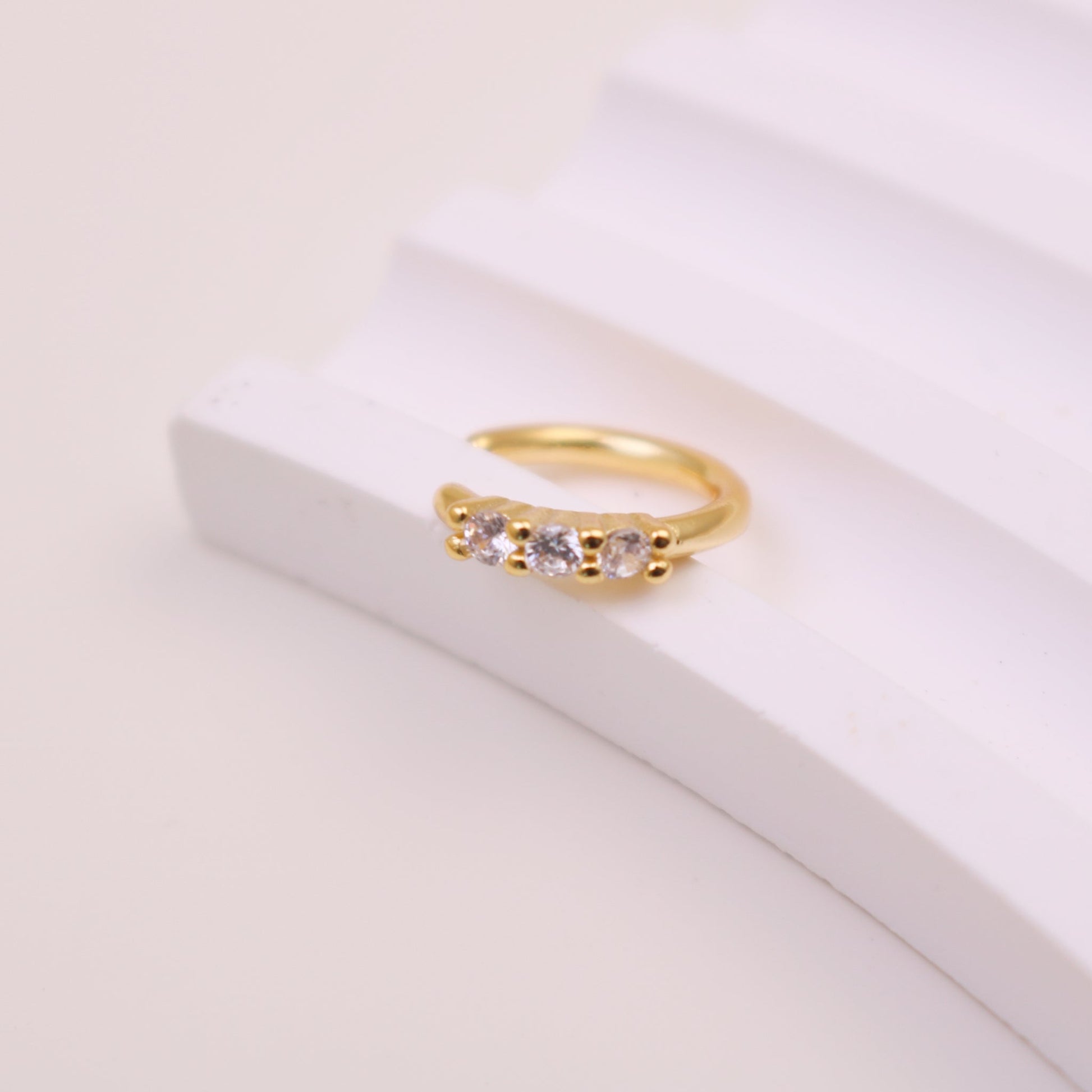 ear cuff by SOMIY – modern non-pierced jewelry for all-day comfort