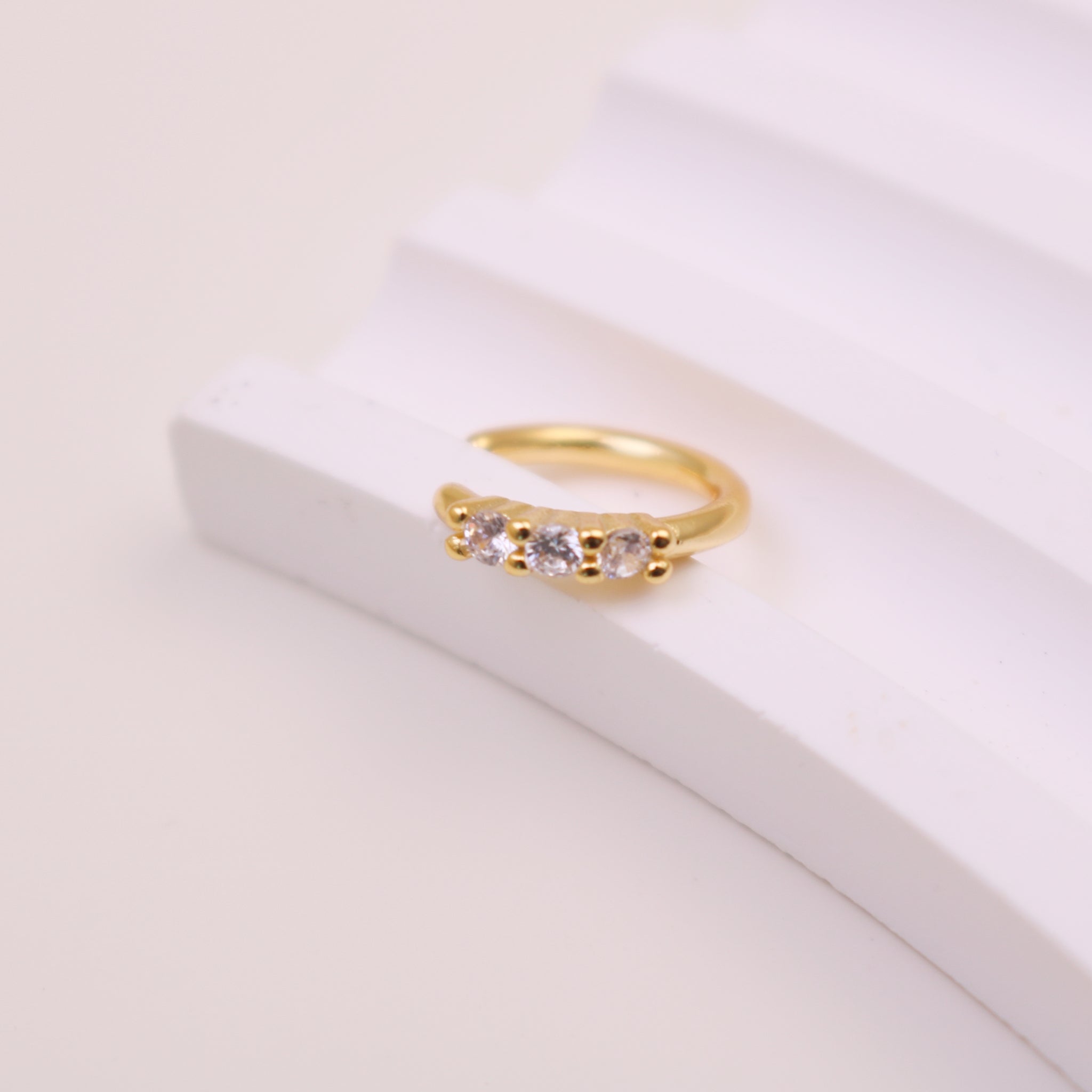 ear cuff by SOMIY – modern non-pierced jewelry for all-day comfort