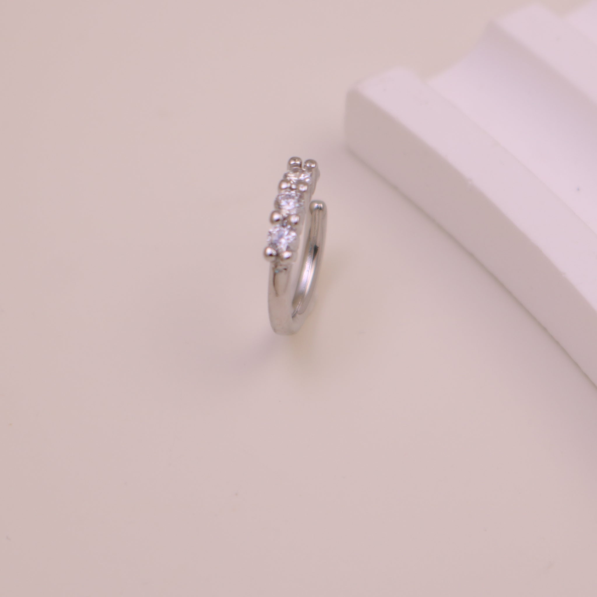 ear cuff by SOMIY – modern non-pierced jewelry for all-day comfort