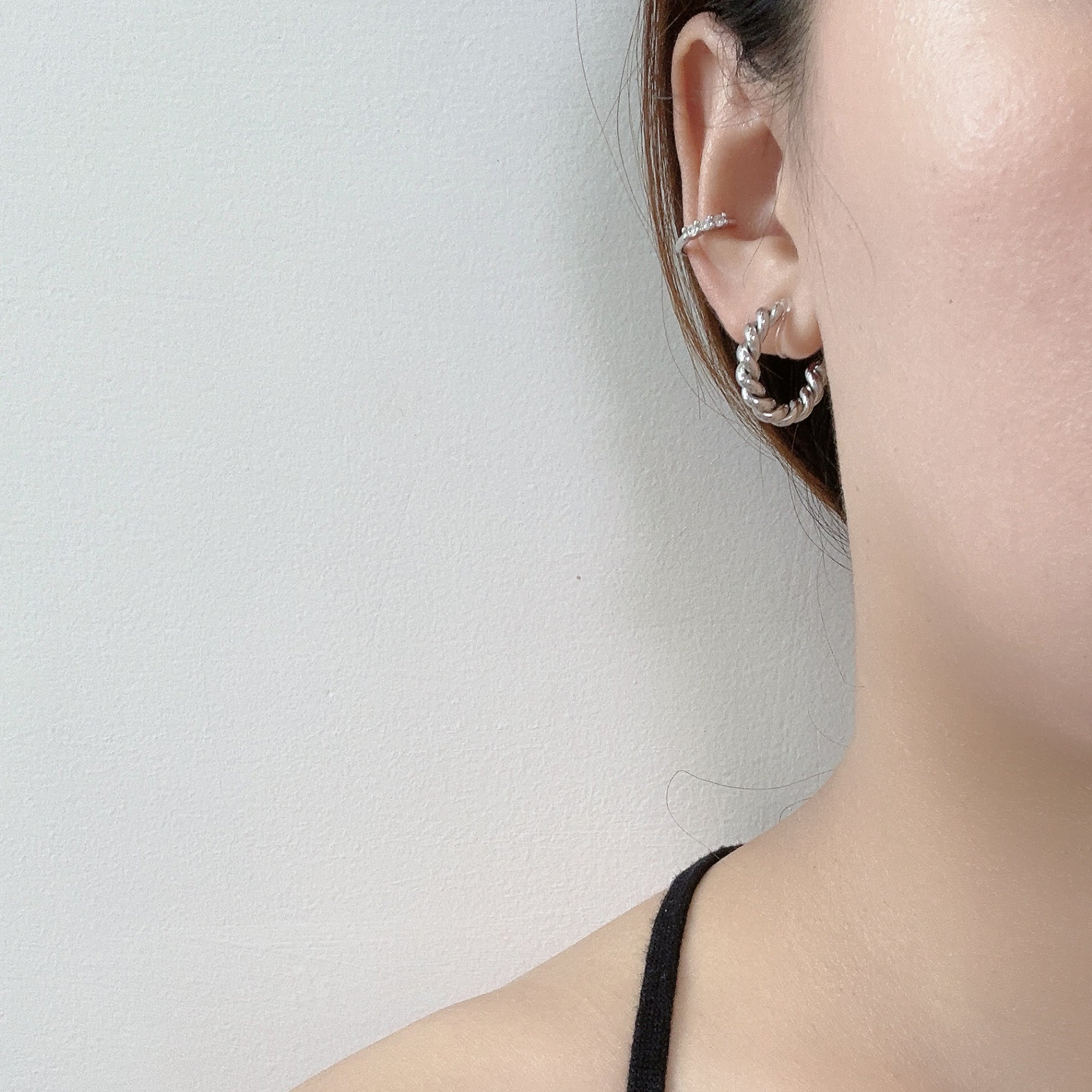 ear cuff by SOMIY – modern non-pierced jewelry for all-day comfort