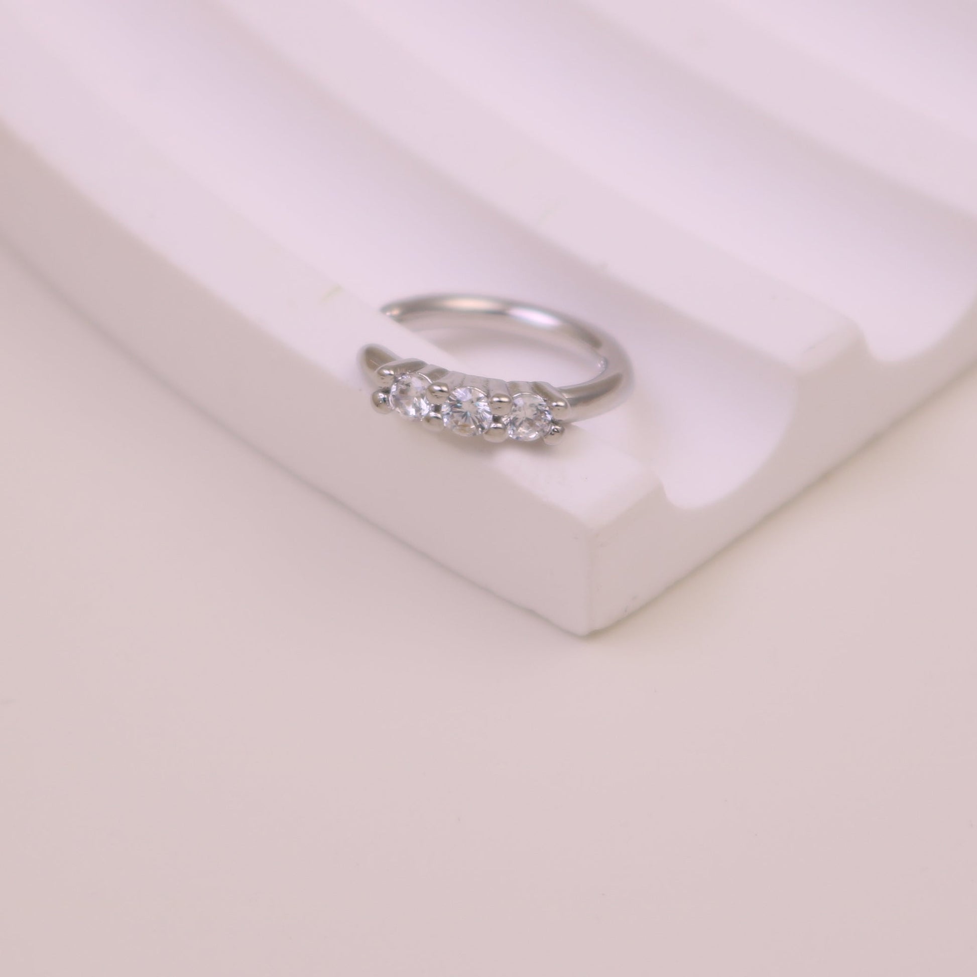 ear cuff by SOMIY – modern non-pierced jewelry for all-day comfort