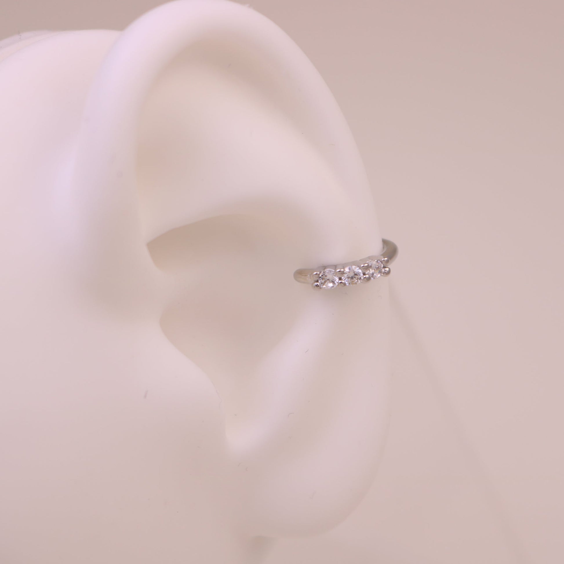 ear cuff by SOMIY – modern non-pierced jewelry for all-day comfort