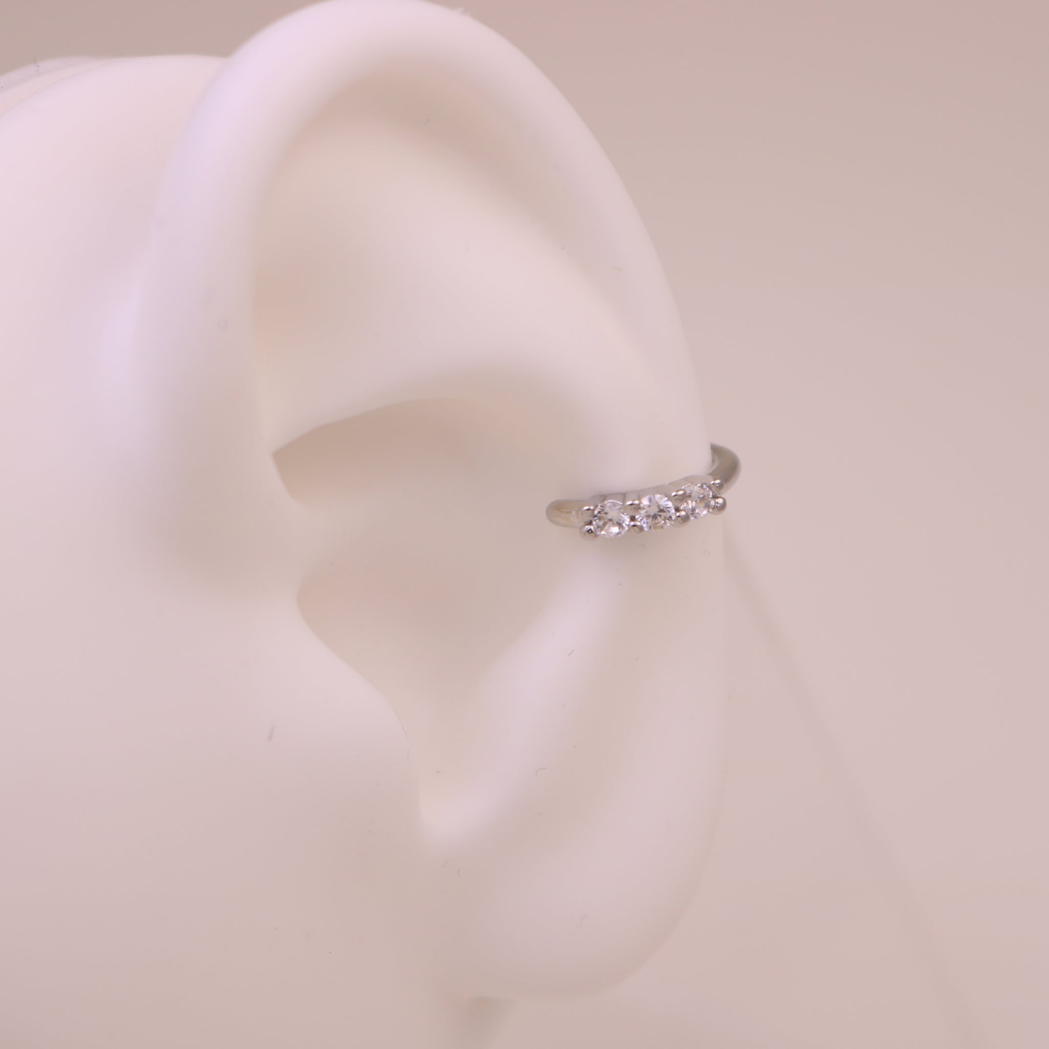 ear cuff by SOMIY – modern non-pierced jewelry for all-day comfort