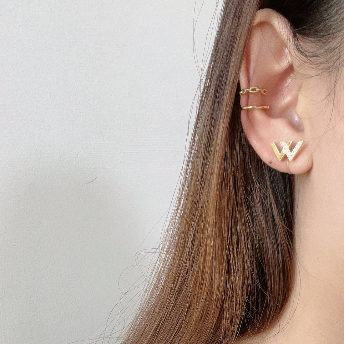 Gold Silverear cuff by SOMIY – modern non-pierced jewelry for all-day comfort