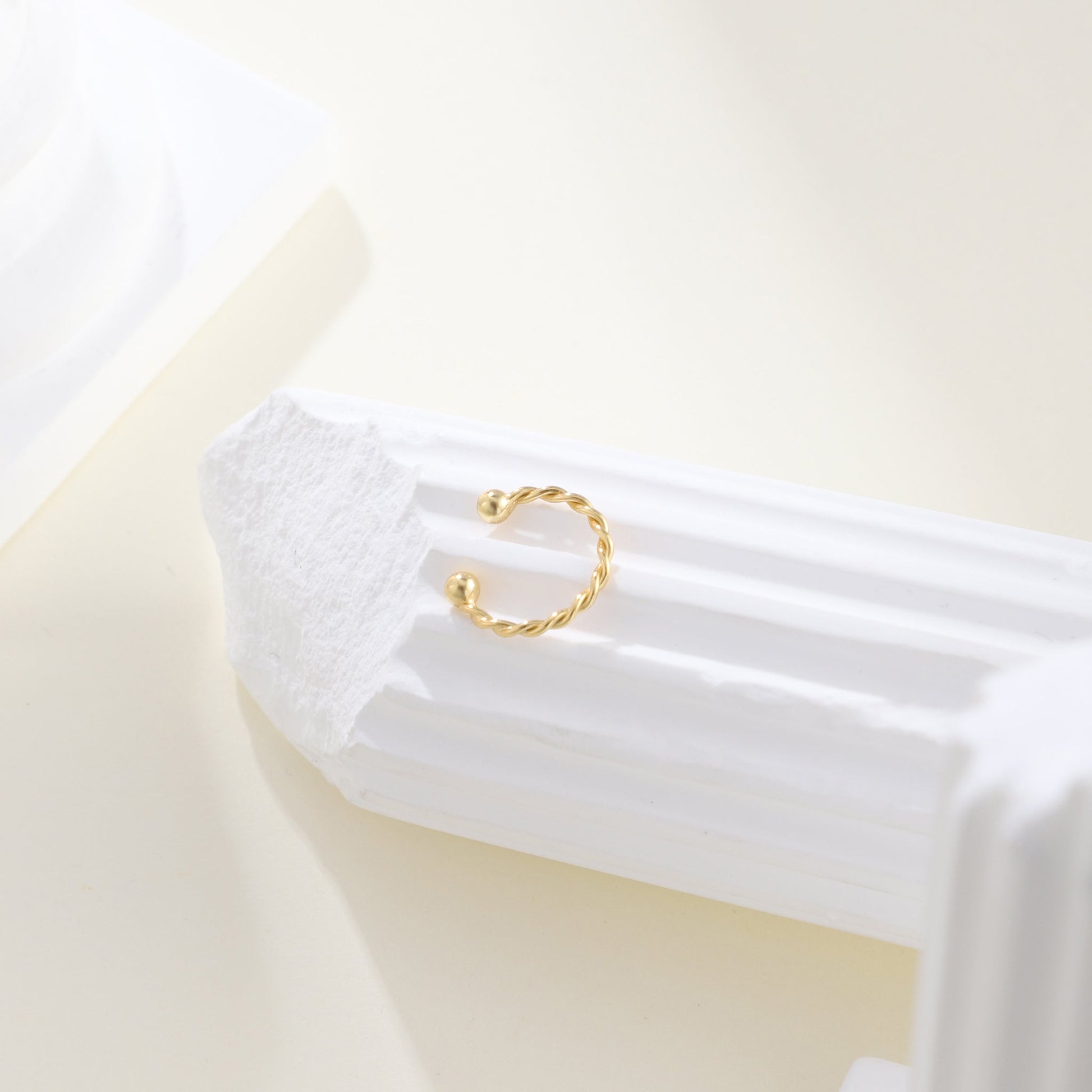 ear cuff by SOMIY – modern non-pierced jewelry for all-day comfort