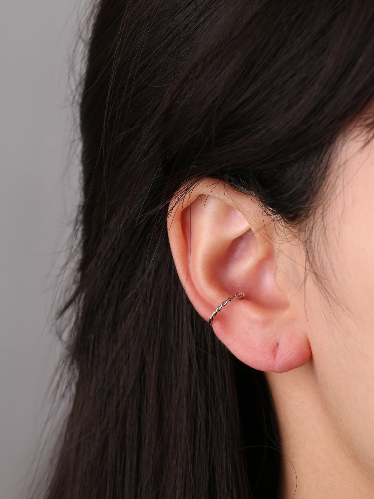 ear cuff by SOMIY – modern non-pierced jewelry for all-day comfort