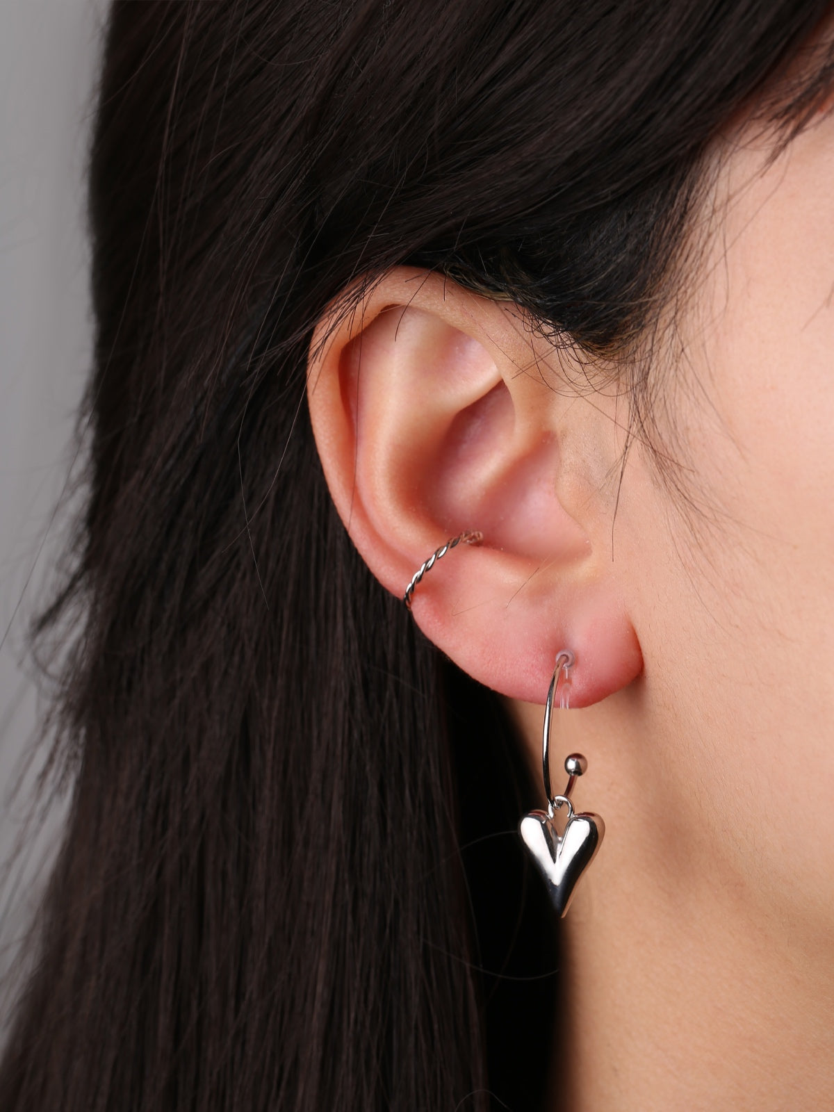 ear cuff by SOMIY – modern non-pierced jewelry for all-day comfort