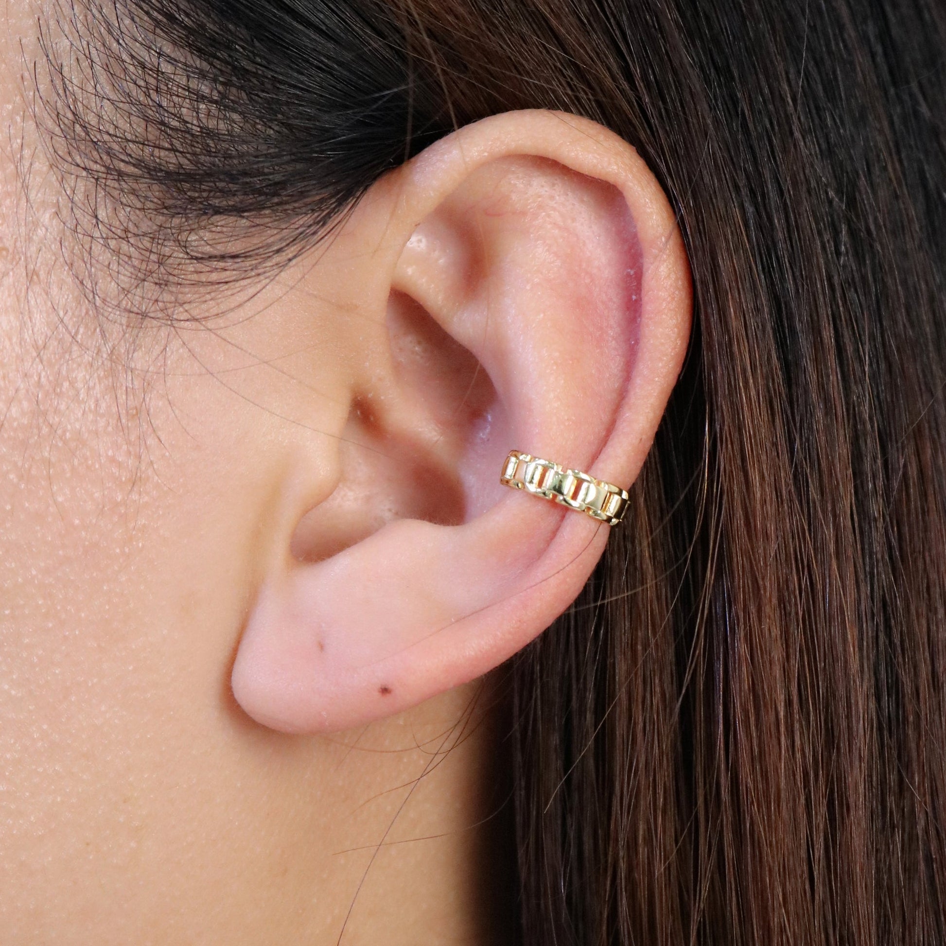Goldear cuff by SOMIY – modern non-pierced jewelry for all-day comfort