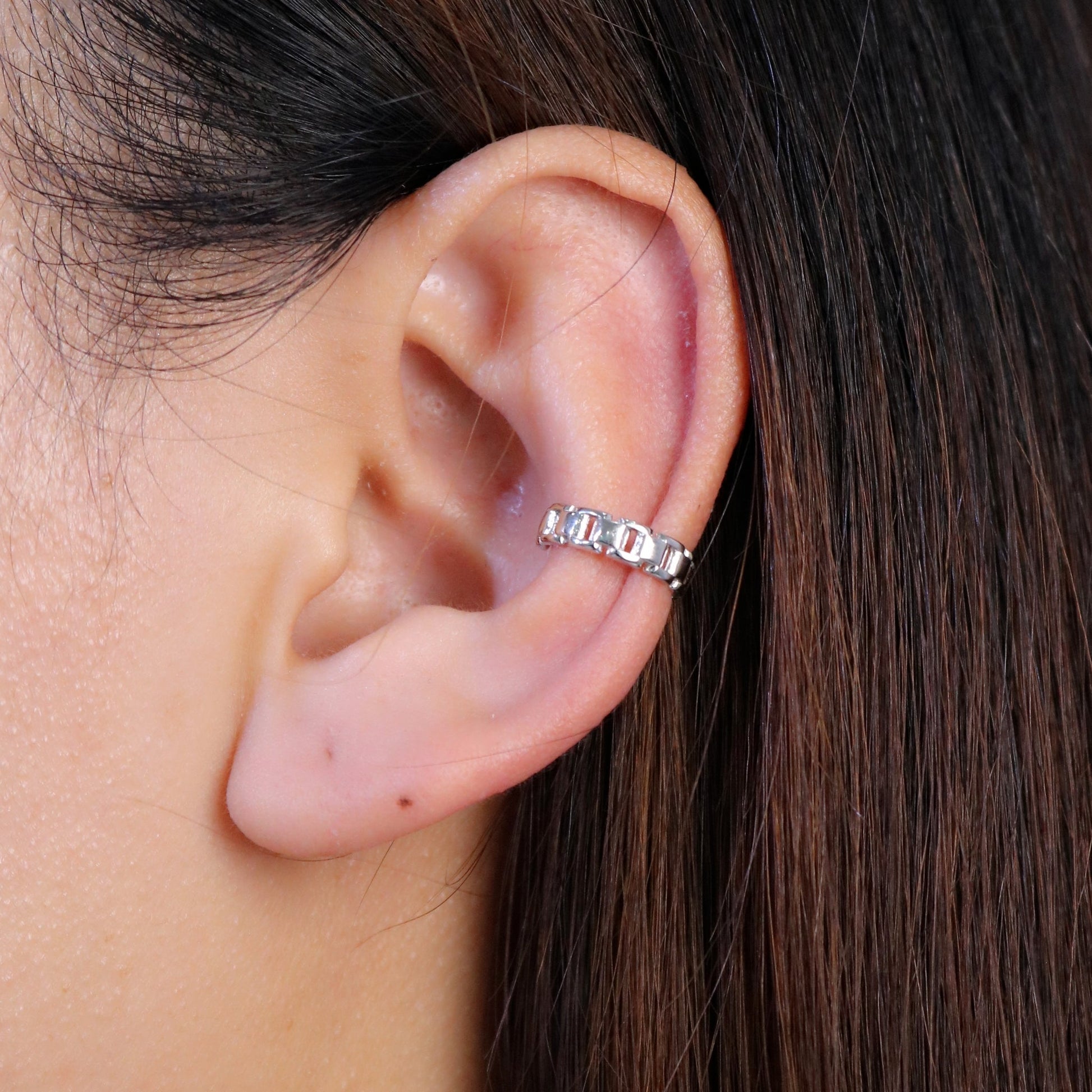Goldear cuff by SOMIY – modern non-pierced jewelry for all-day comfort