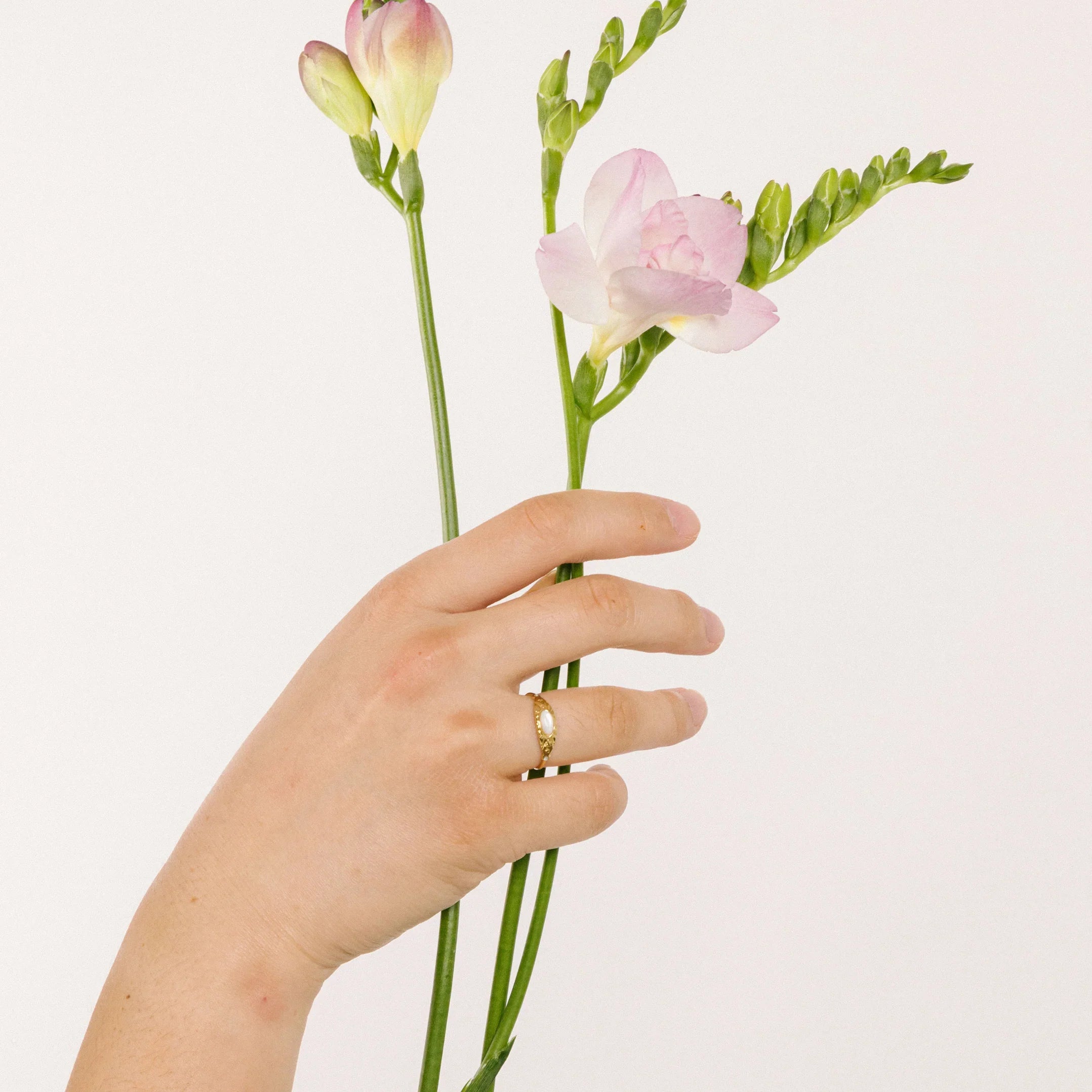 Pearladjustable ring by SOMIY – elegant minimalist jewelry for everyday wear