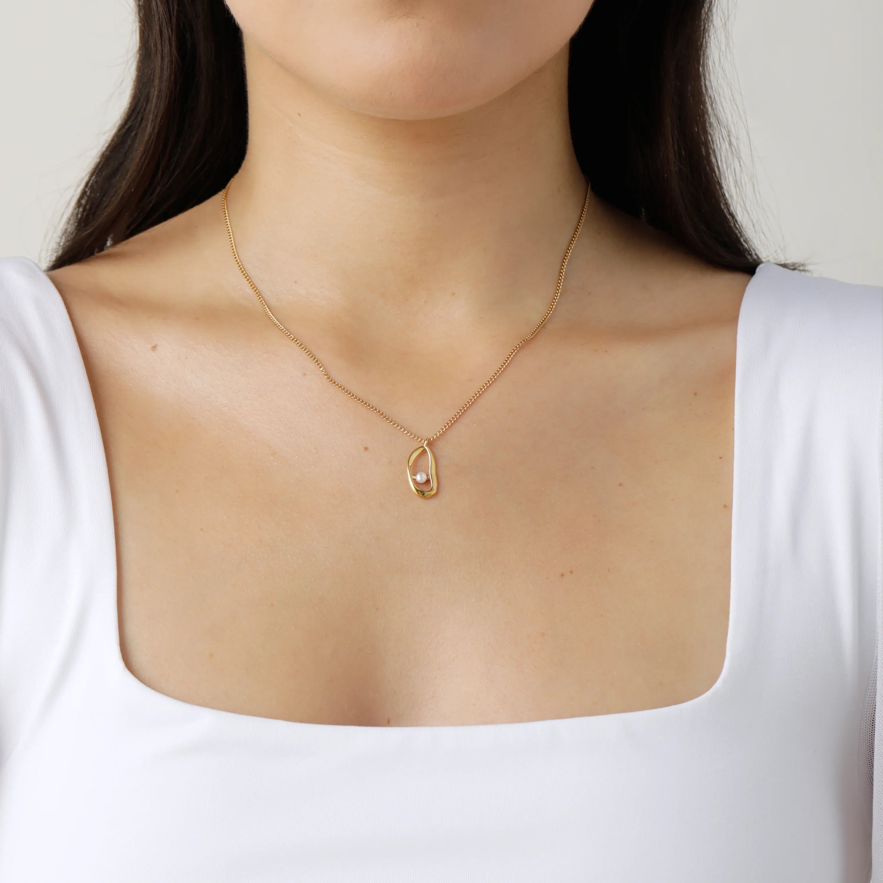 Pearlnecklace by SOMIY – minimalist jewelry that pairs with our clip-on earrings