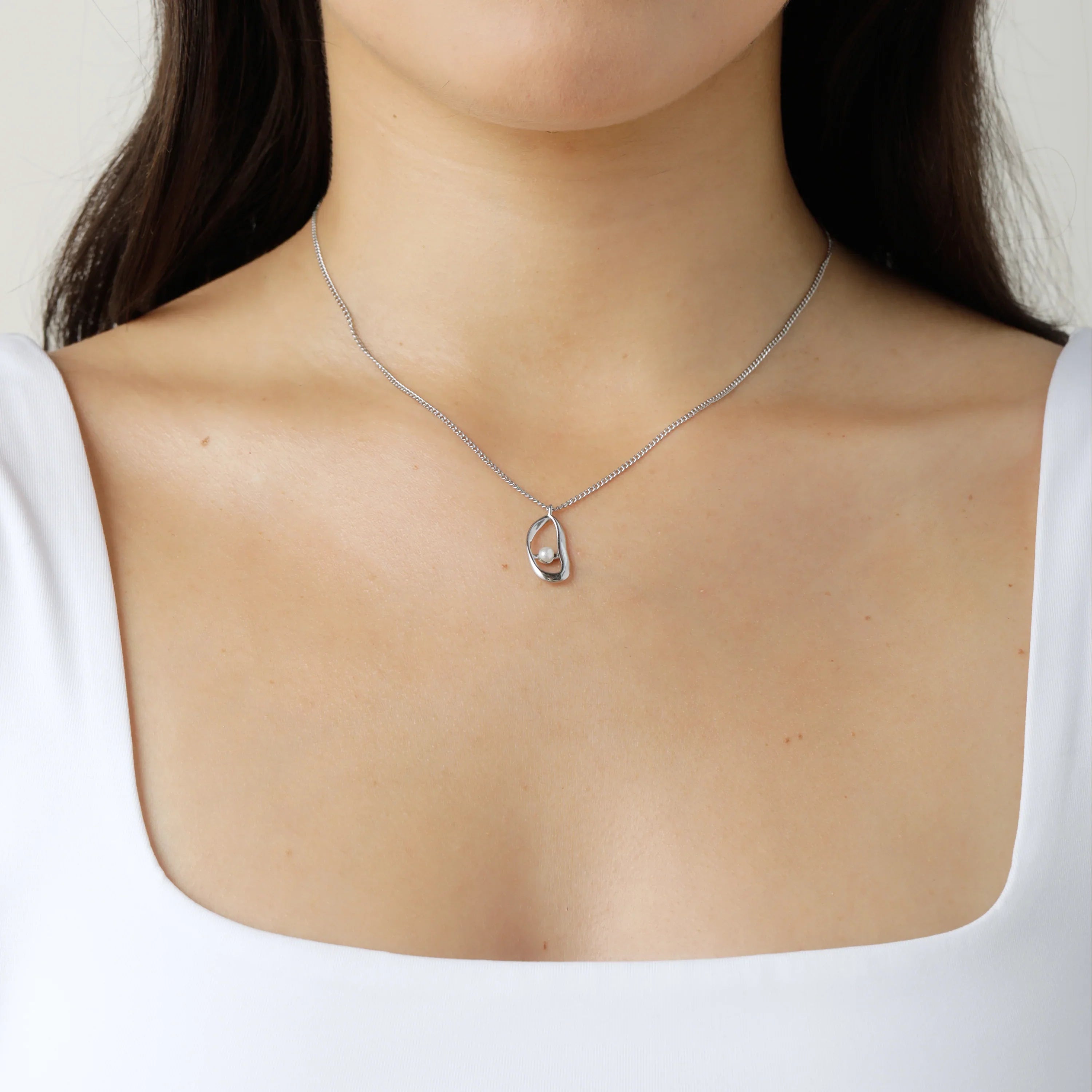 Pearlnecklace by SOMIY – minimalist jewelry that pairs with our clip-on earrings